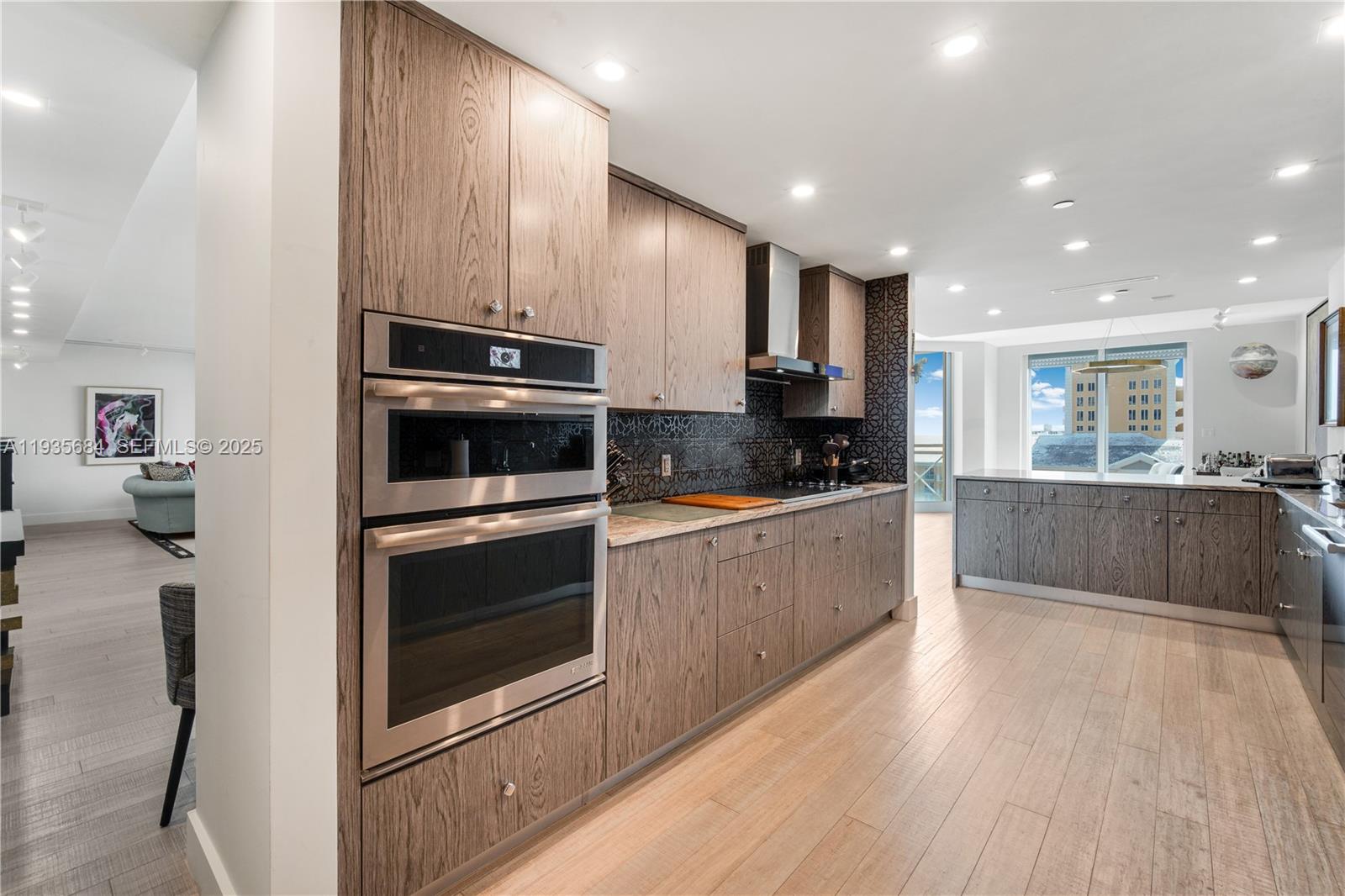 GRAND BAY TOWER CONDO - Residential Lease