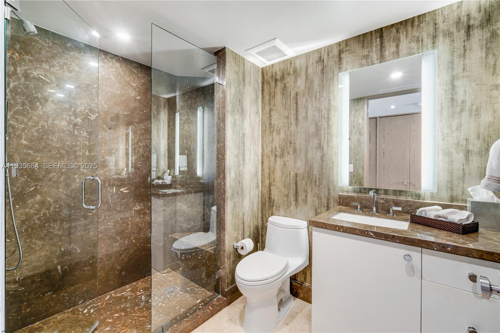 GRAND BAY TOWER CONDO - Residential Lease