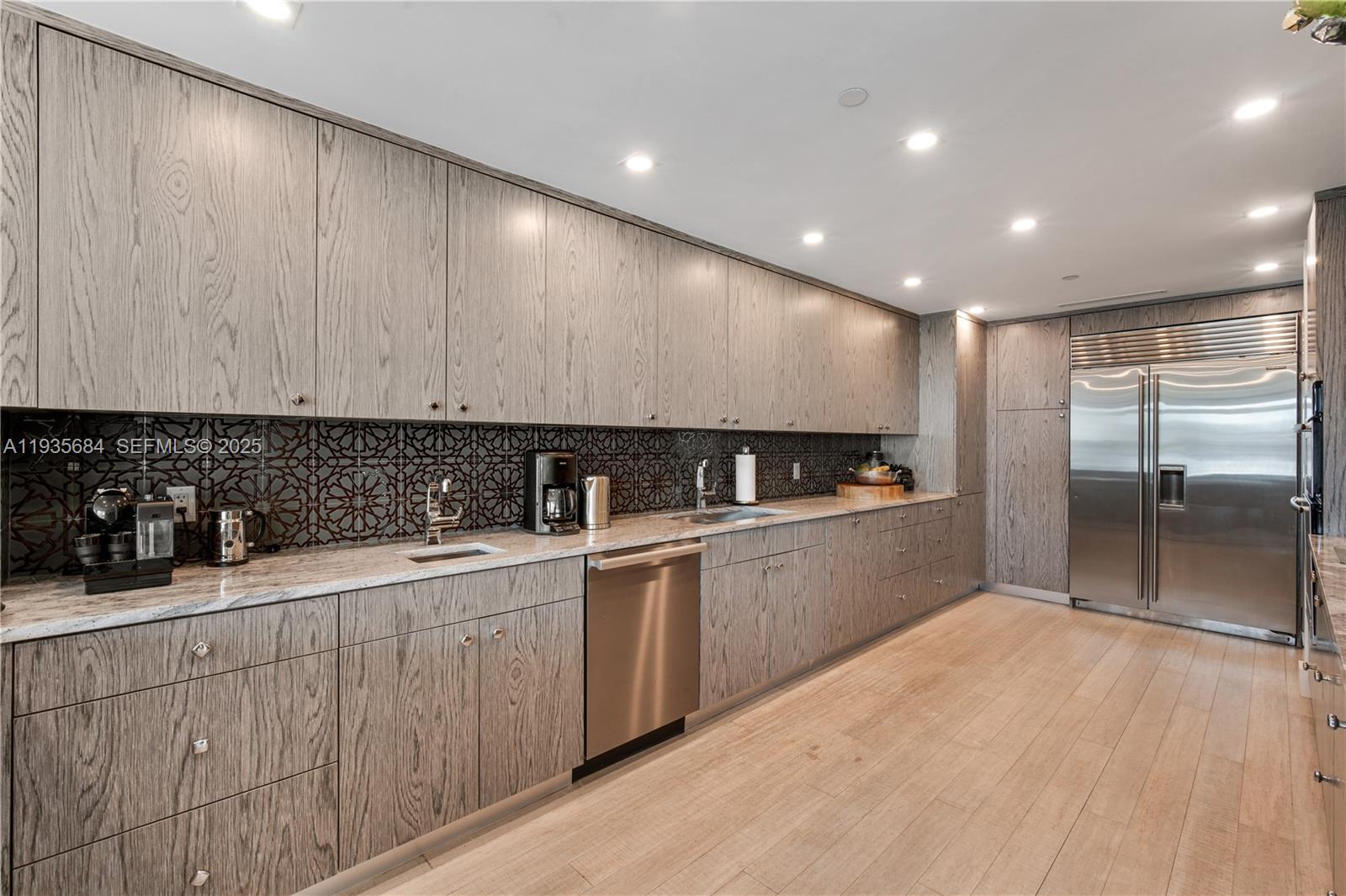 GRAND BAY TOWER CONDO - Residential Lease