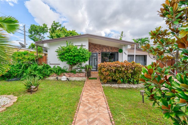 380 NE 173RD ST, NORTH MIAMI BEACH, FL 33162 - Image 2d173ff3794cf18c751ffb32e18ff7ca/2574583352