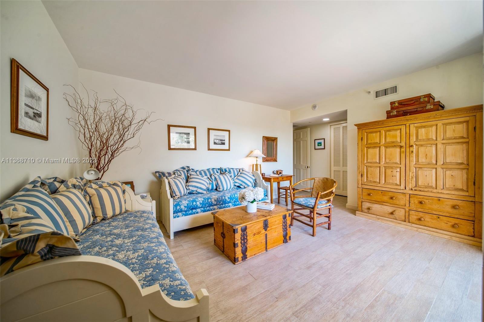 OCEANSIDE CONDO - Residential