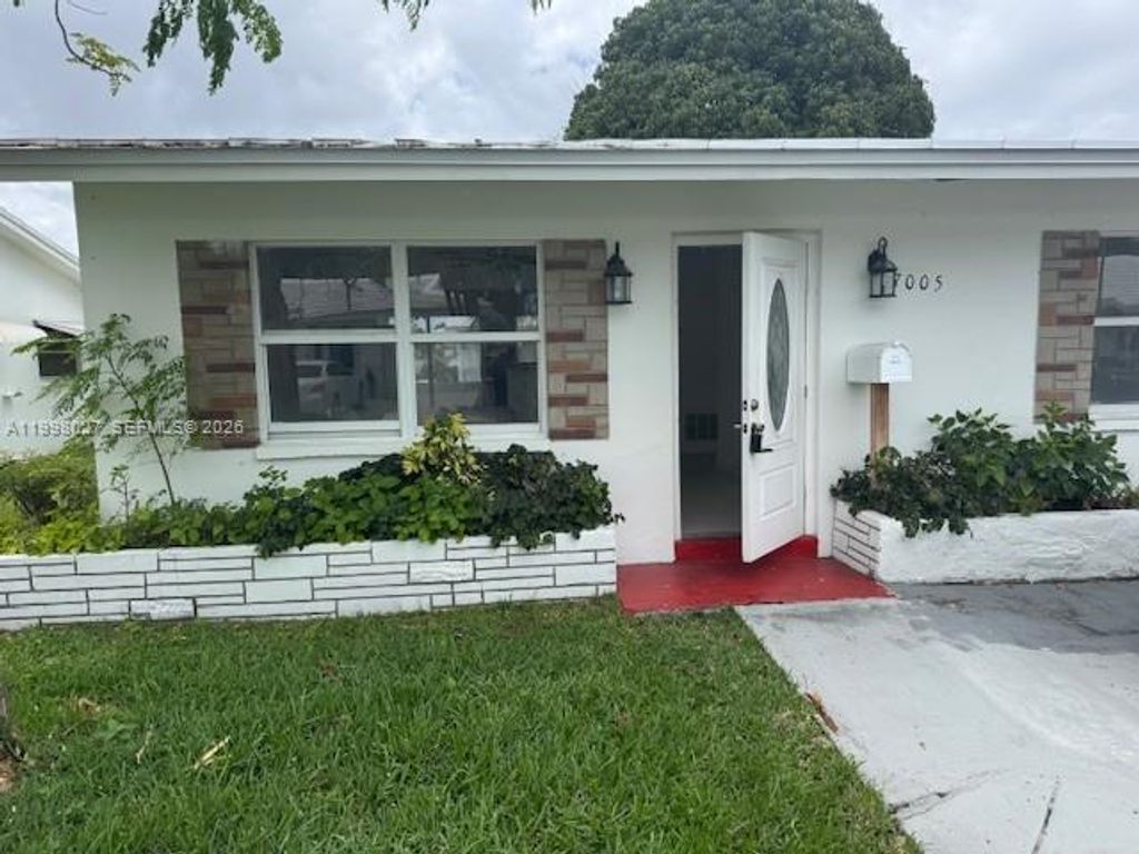 Photo of 7005 NW 66th Ter, Tamarac, FL 33321 (MLS # A11998027)
