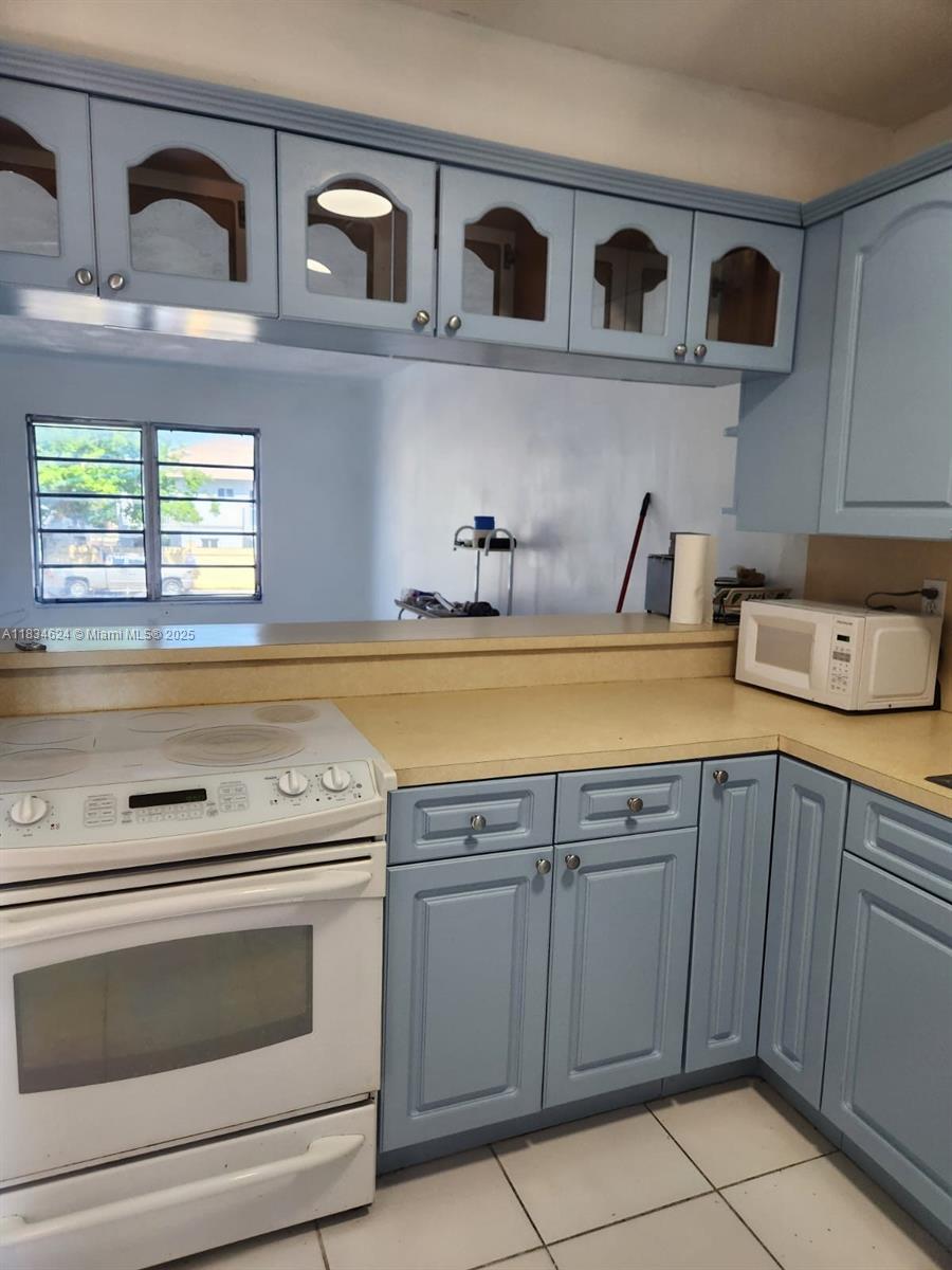 Enjoy abundant natural light in this spacious and modern 1-bedroom unit, ideally located just minutes from major expressways for easy commuting. Perfect blend of comfort and convenience. Easy to show — don’t miss this opportunity! At 103rd and Palmetto exp