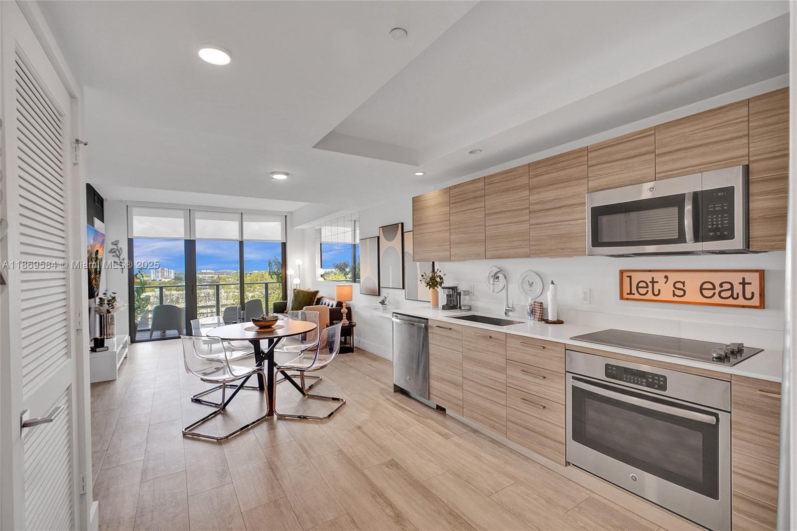 NEW MIDTOWN-MIAMI EXCLUSIVE BUILDING! EUROPEAN KITCHEN, WASHER AND DRYER INSIDE THE UNIT AND A GREAT BALCONY TO ENJOY THE POOL VIEW. EXCELLENT AMENITIES FOR RESIDENTS ONLY USE AS WELL AS ACCESS TO THE HOTEL'S AMENITIES. NEW GYM, HEATED POOL WITH PRIVATE CABANAS, TENNIS COURT AND MINI GOLF, MEETING ROOMS, MEDIA ROOM, TENNIS, CHILDREN'S ROOM, BUSINESS CENTER, SPA AND RESTAURANT/BAR; CENTRALLY LOCATED WITH PLENTY OF NEARBY RESTAURANTS AND SHOPS. EASY ACCESS TO HIGHWAYS AND CLOSE TO THE AIRPORT