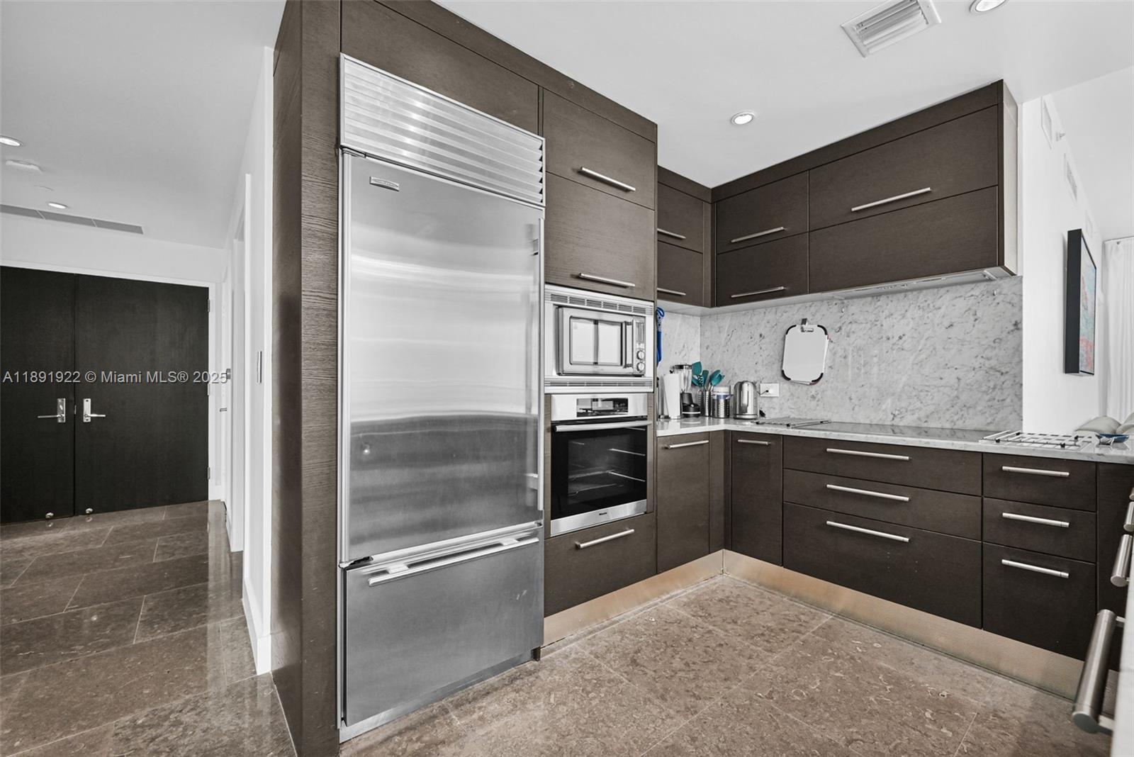 900 BISCAYNE BAY CONDO - Residential Lease