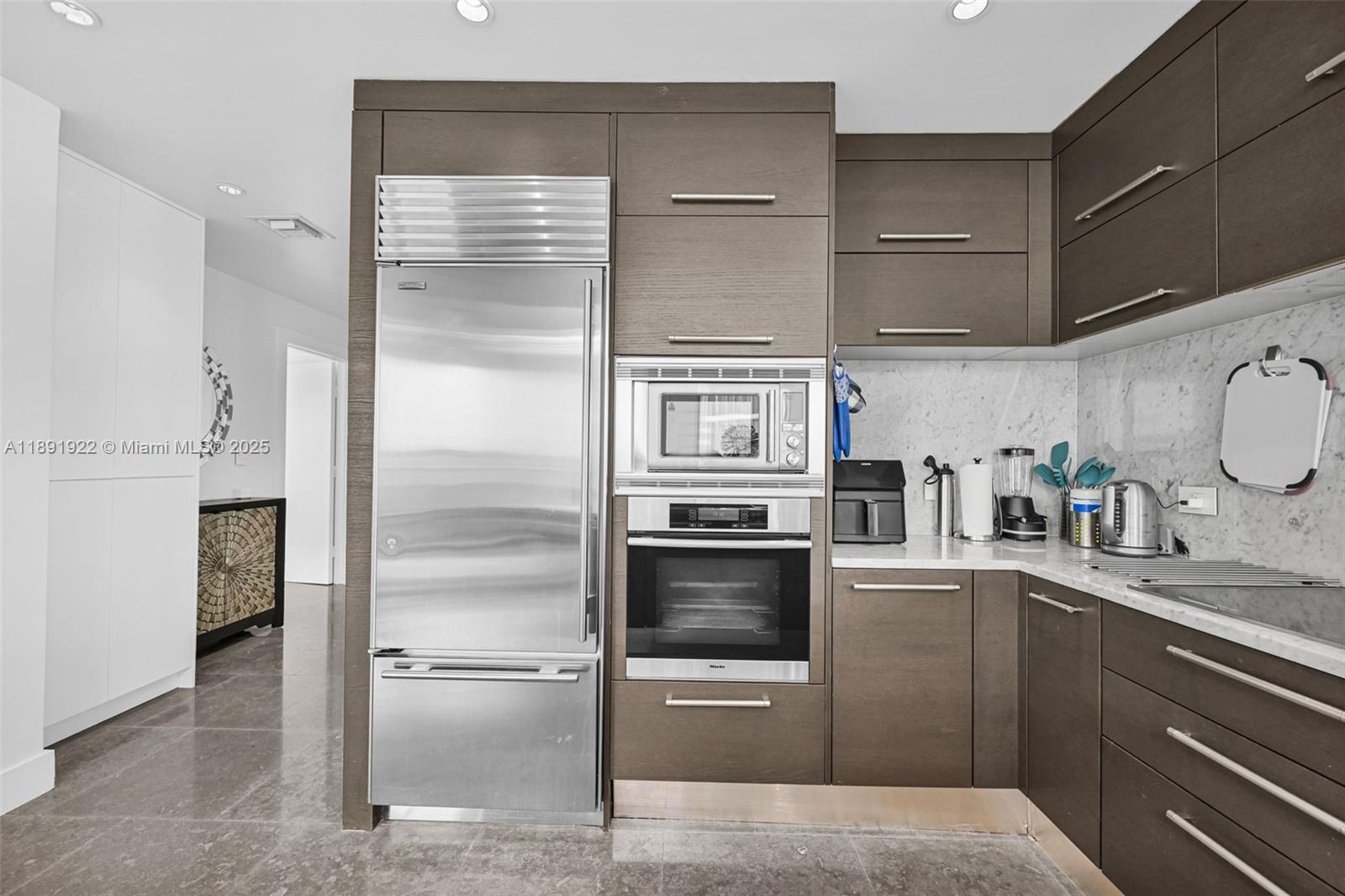 900 BISCAYNE BAY CONDO - Residential Lease
