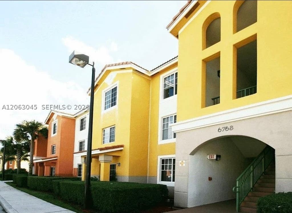 Photo of 6768 Heritage Grande #7208, Boynton Beach, FL 33437 (MLS # A12063045)
