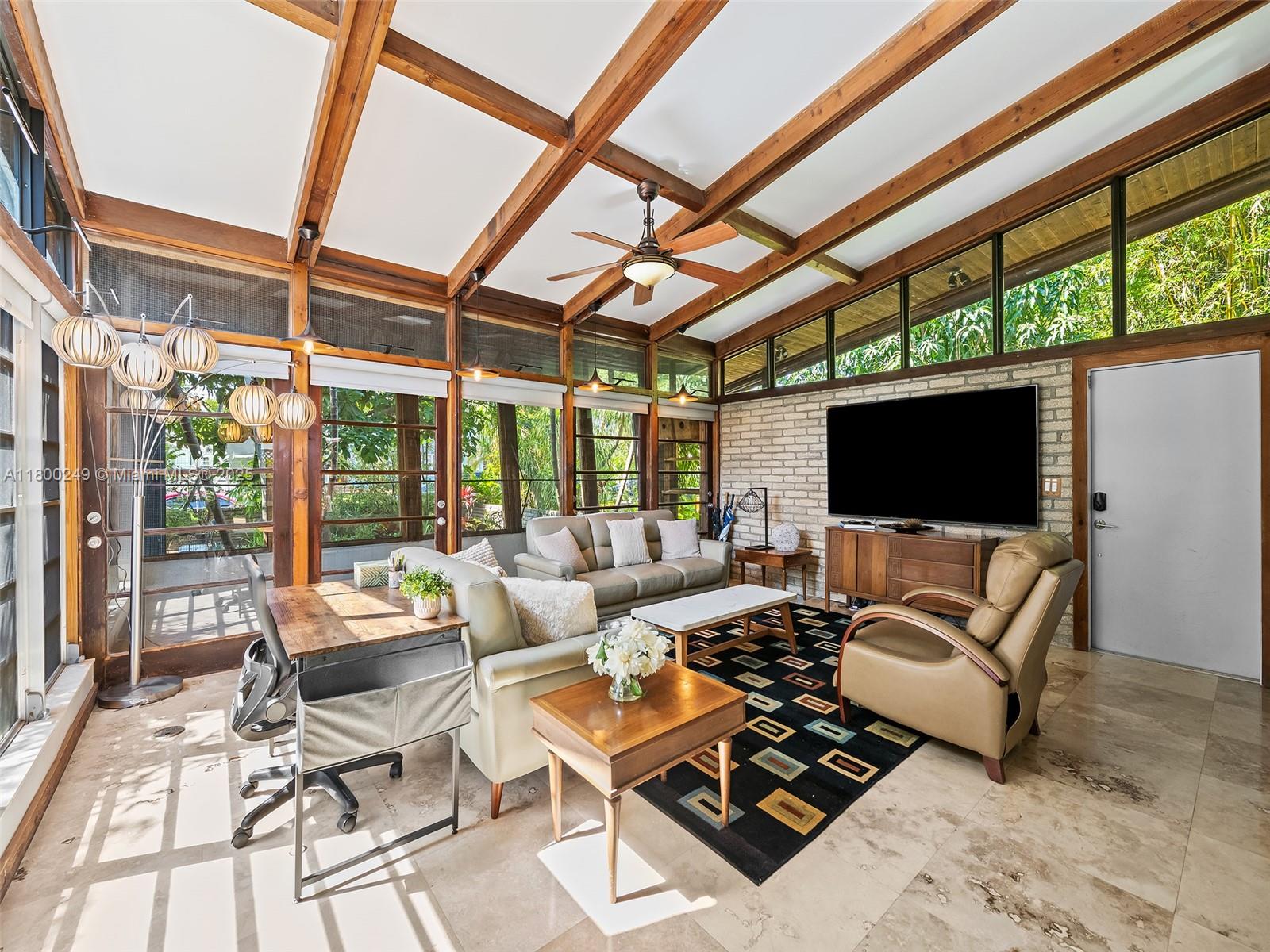 HOLLYWOOD - Residential
