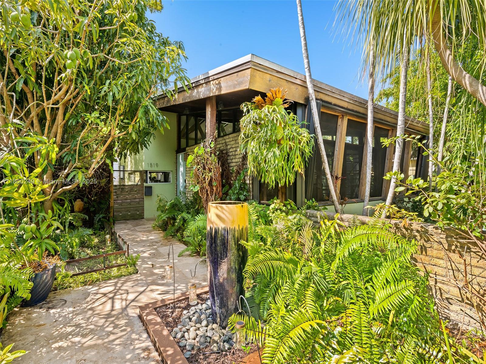 1519 Harrison St, Hollywood, FL, 33020/$1,049,900 1 1519 Harrison St
