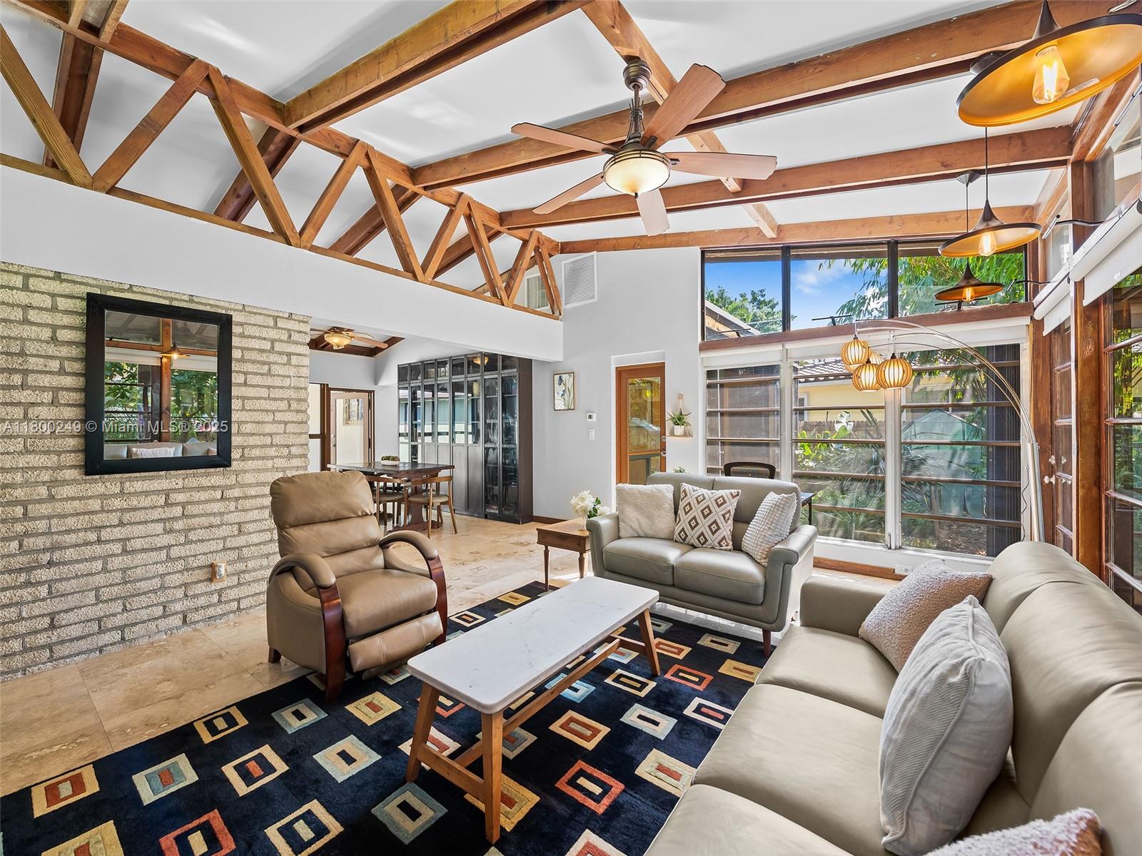 HOLLYWOOD - Residential