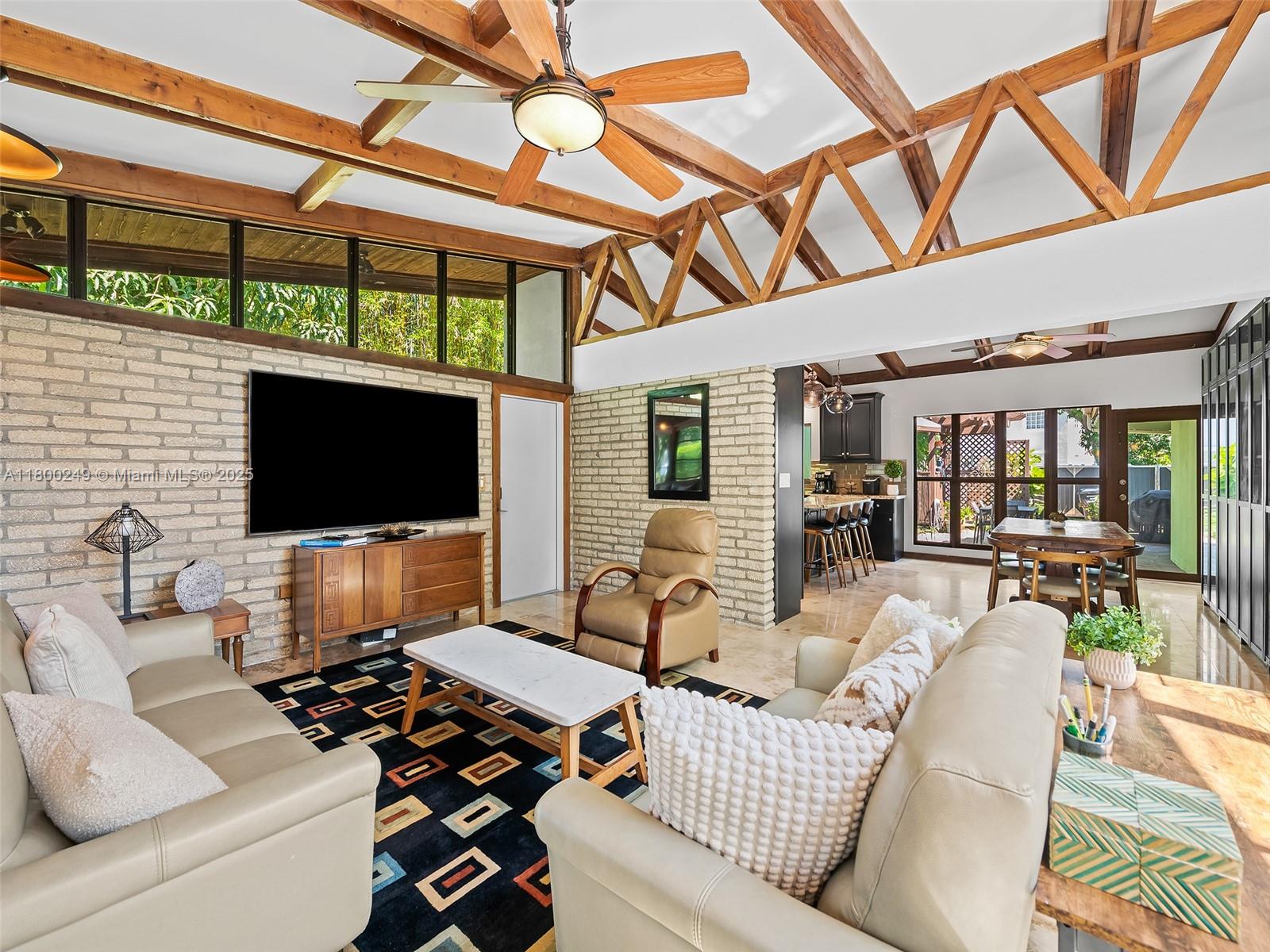HOLLYWOOD - Residential
