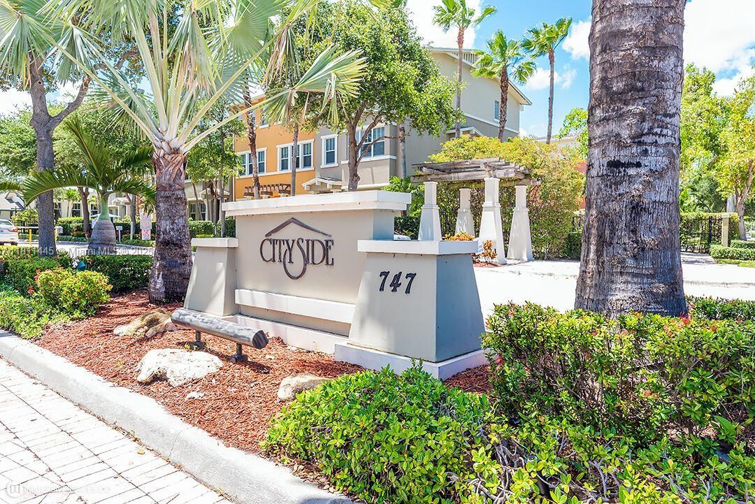 BEAUTIFULLY TOWNHOME FACING THE LAKE. 3 Bedrooms + Den. Granite kitchen countertop, stainless appliances. 3 MILES FROM CITYPLACE AND DOWNTOWN WEST PALM BEACH. CLOSE TO LOCAL SHOPPING ACCESS TO 95. GYM & POOL. LOADED WITH UPGRADES. HUGE MASTER BEDROOM WITH SEPARATE SHOWER, SEPARATE TOILET WITH PRIVATE DOOR, SEPARATE ROMAN TUB, DOUBLE SINKS MASTER. CARPET ON SECOND FLOOR.
