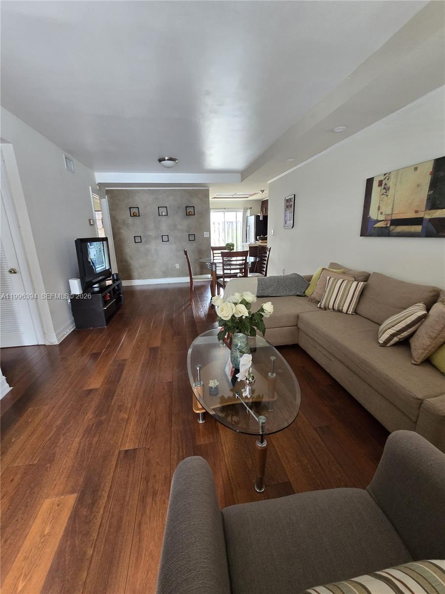 LAGO DEL REY CONDO - Residential
