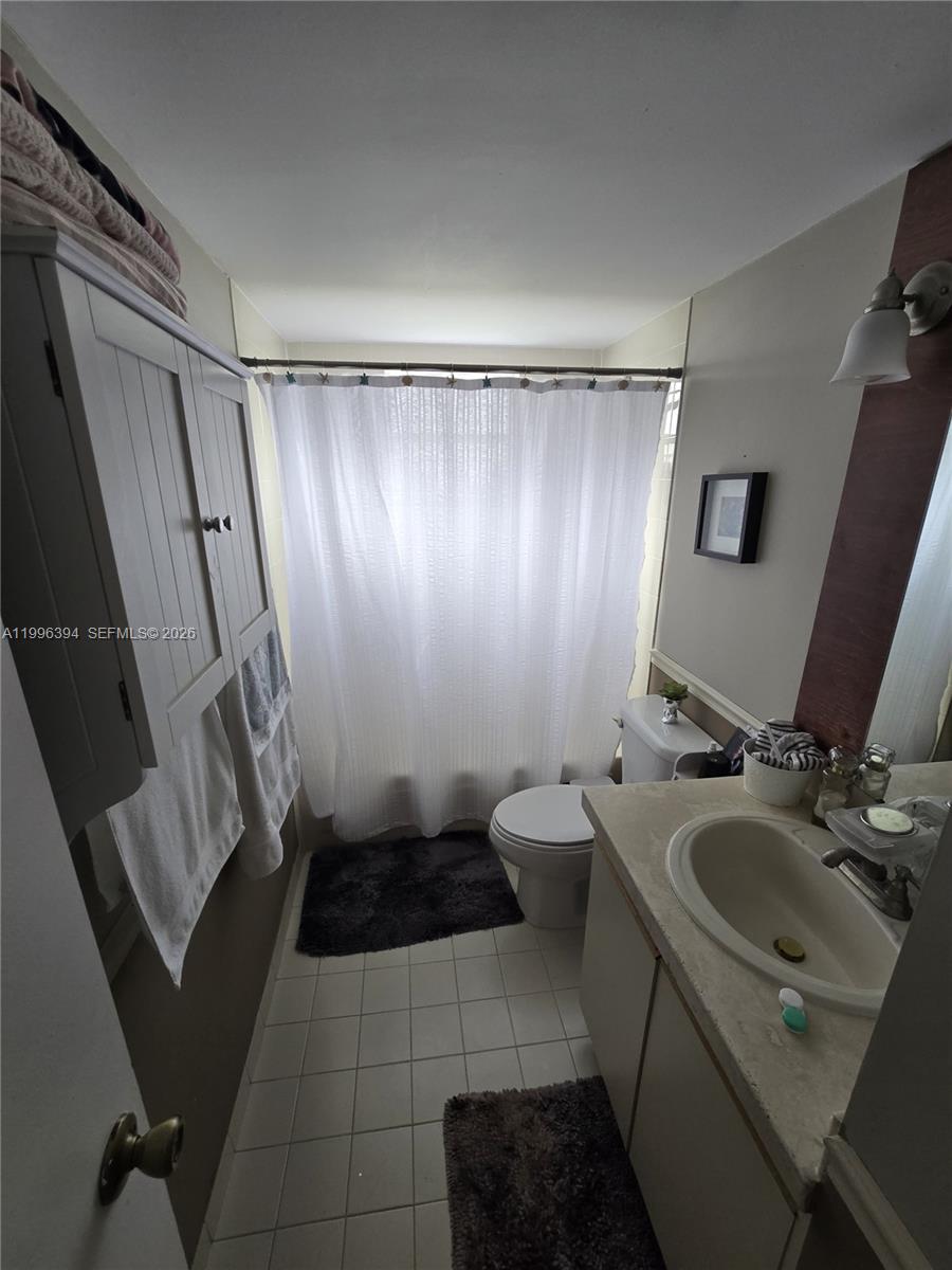 LAGO DEL REY CONDO - Residential