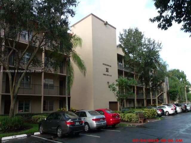 Relax in peaceful Century Village 1/1 unit. 1 minute from fine dining and shopping at Pembroke Gardens. 55+ community. Property has washer/drying in unit, screened in porch, access to pool, tennis courts, clubhouse, and more! Currently has a tenant paying 1350/mo until March of 2026. Priced for immediate sale! Submit your offer quickly!
Schedule a showing today!