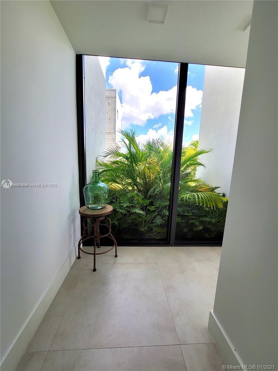 WESTON ESTATES - Residential