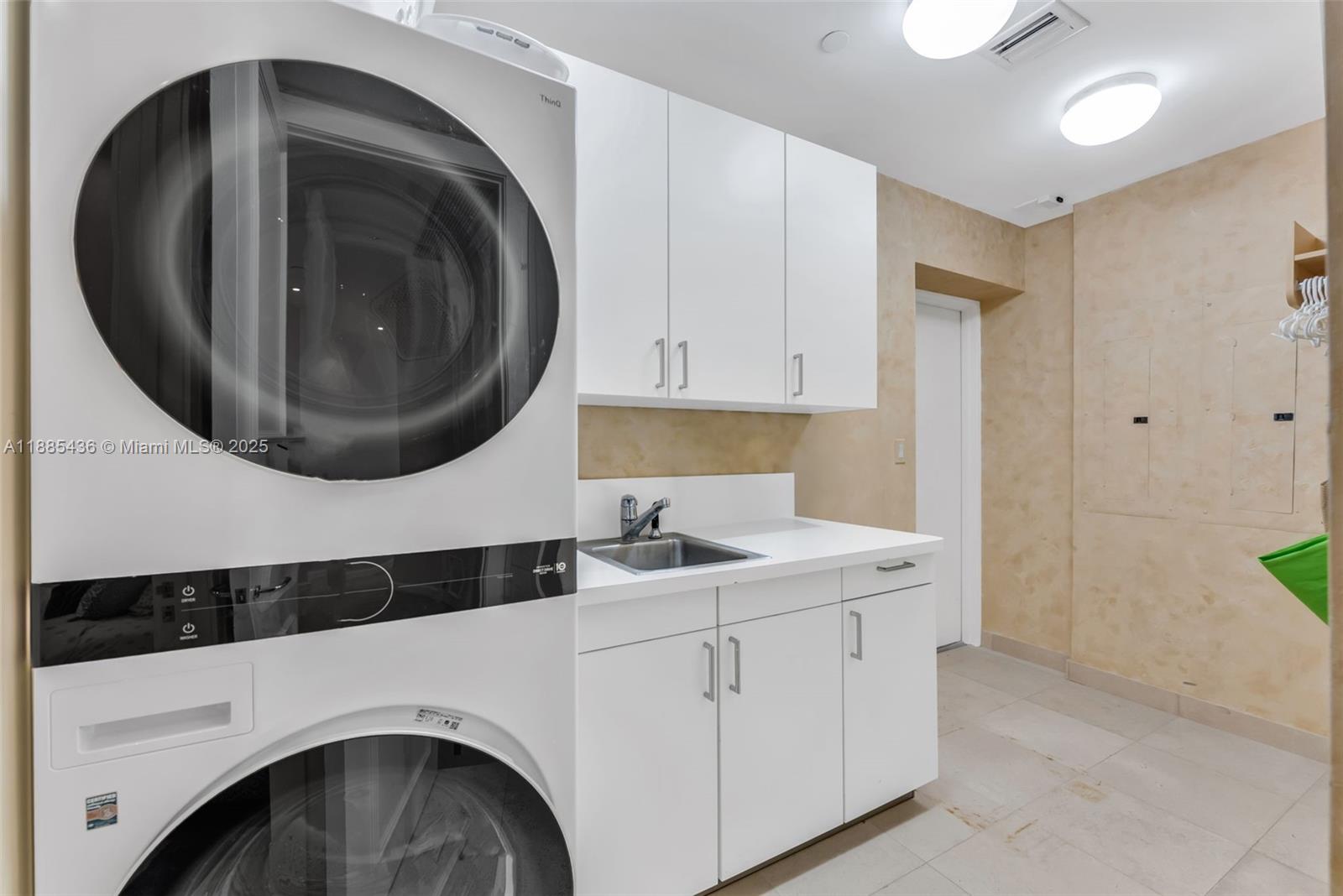 TOWERS OF PORTO VITA-SOUT - Residential