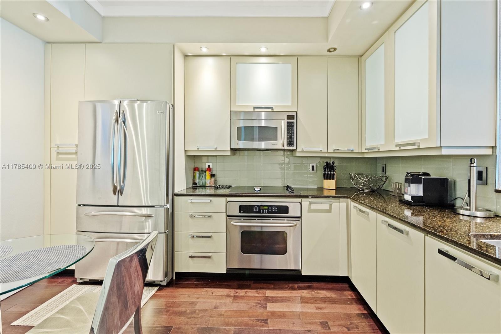 AVENTURA MARINA CONDO NUM - Residential