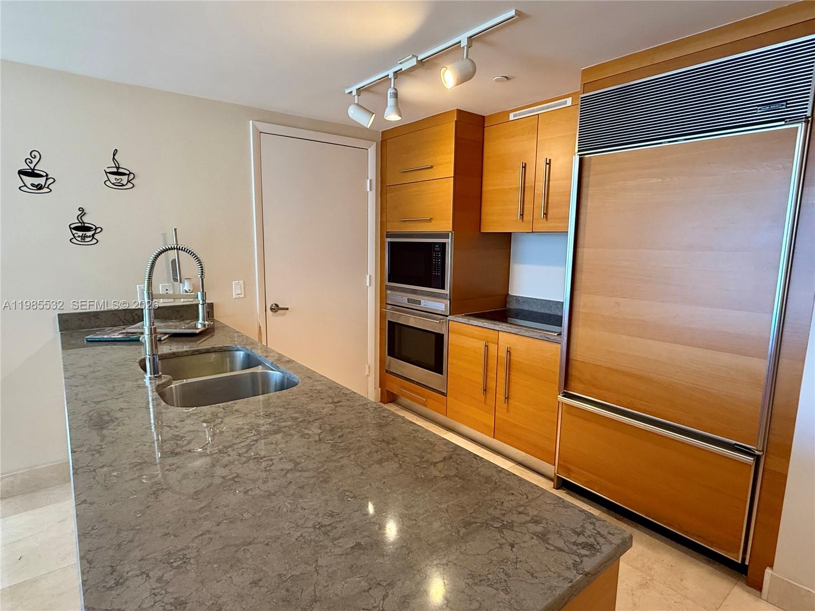 ICONBRICKELL CONDO NO 1 - Residential Lease