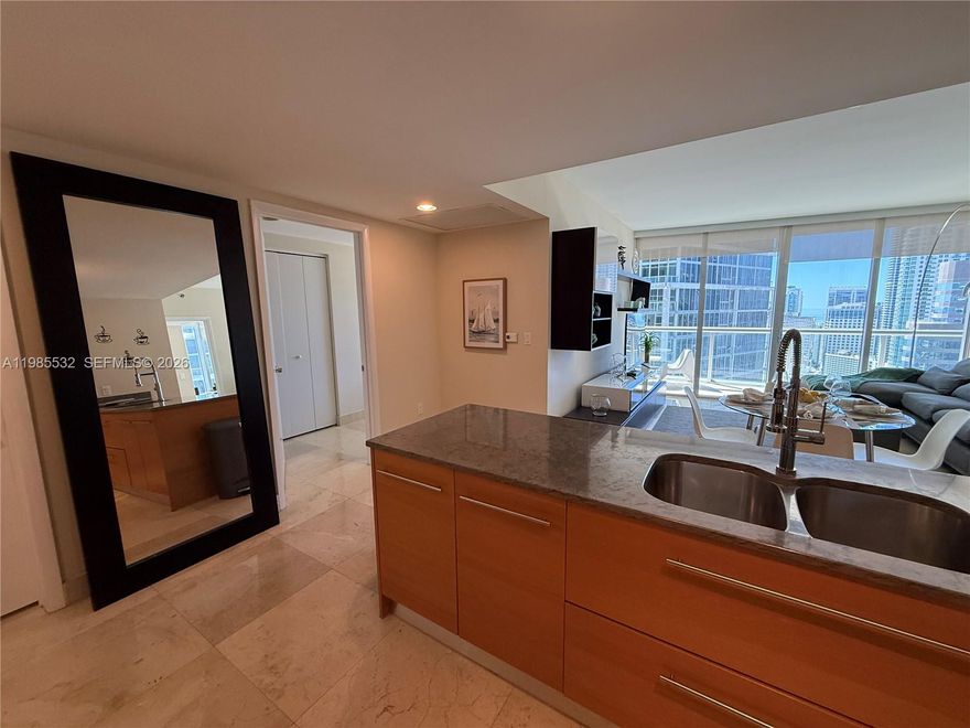 2 BEDROOMS, 2 BATHROOM CORNER SOUTH WEST CONDO. MARBLE FLOORS, FLOOR TO CEILING
GLASSWINDOWS, SKYLINE, TOTALLY FURNISHED! Brand new bathrooms, beautiful views
