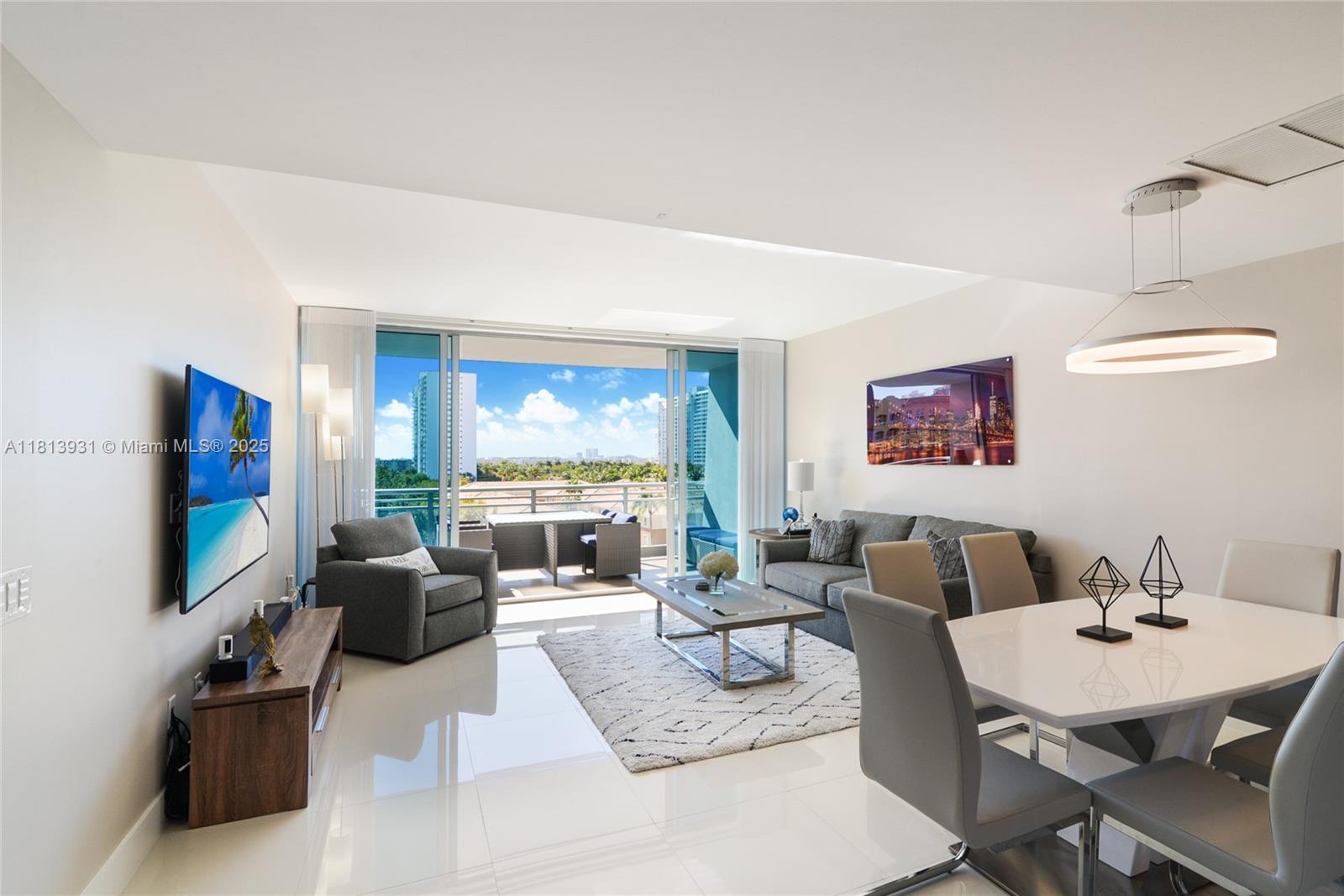 2950 Ne 188th St 411, Aventura, Miami-Dade County, Florida - 1 Bedrooms  
2 Bathrooms - 
