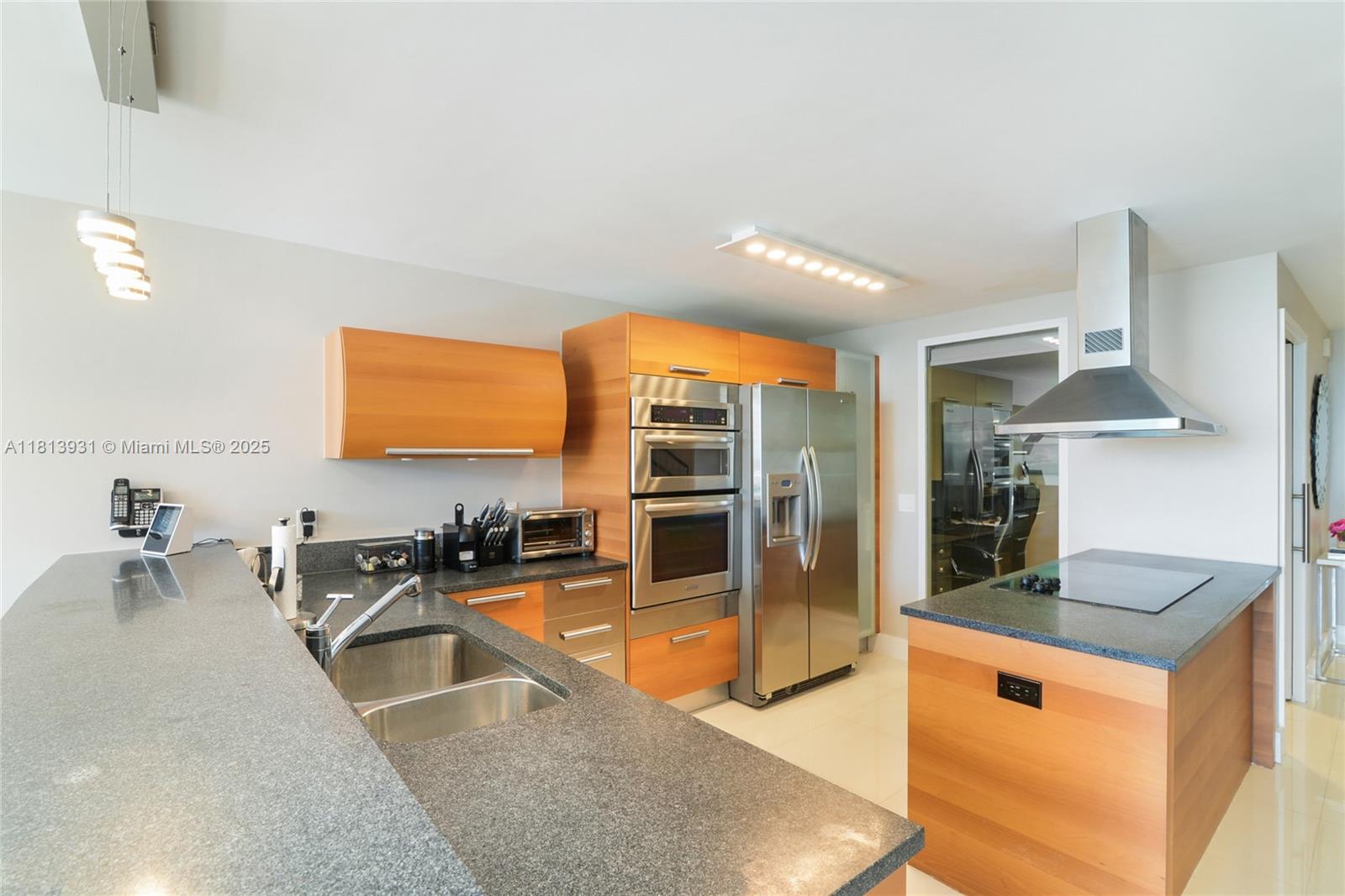 2950 NE 188th St 411