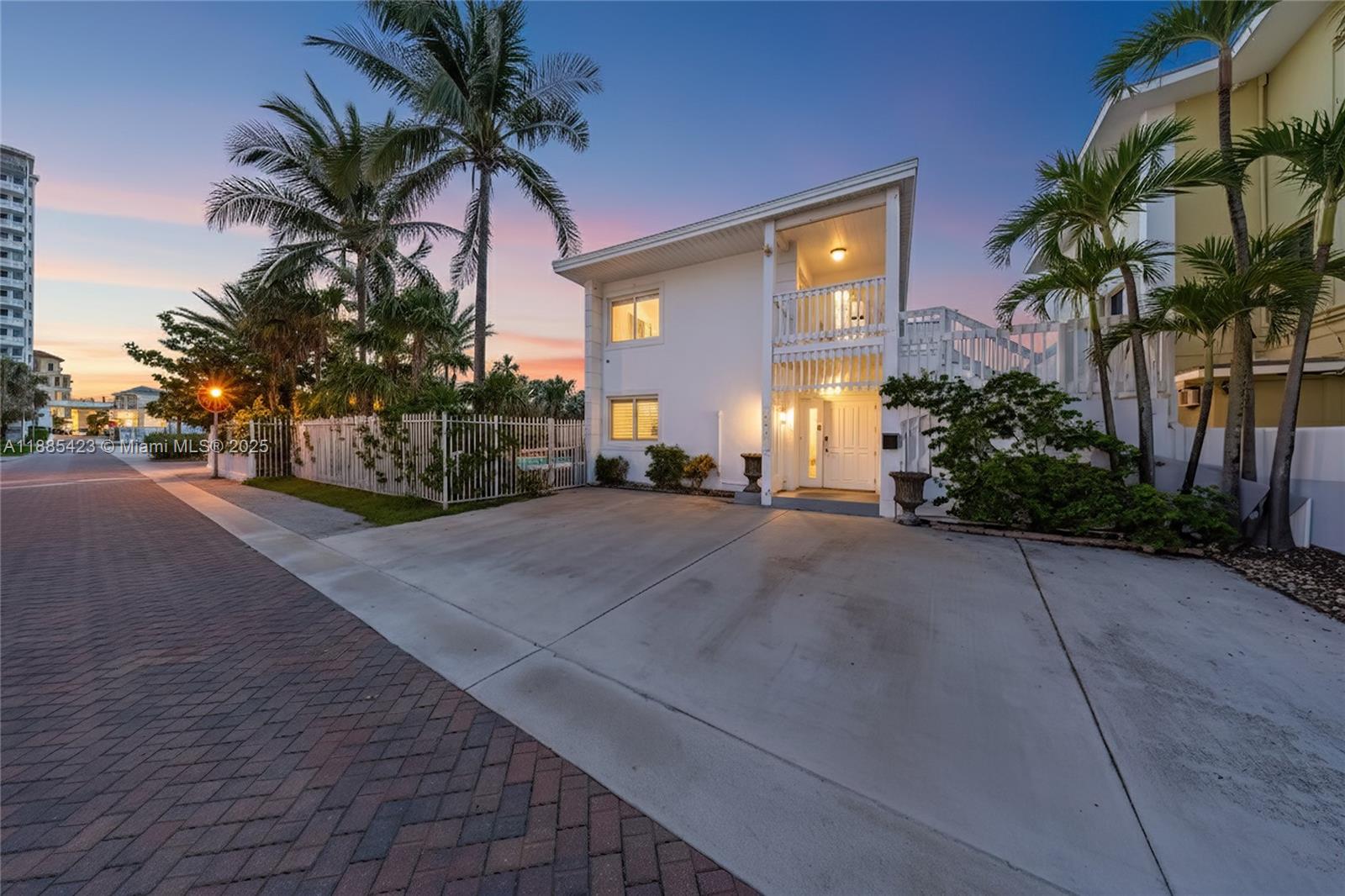 2910 N Surf Rd