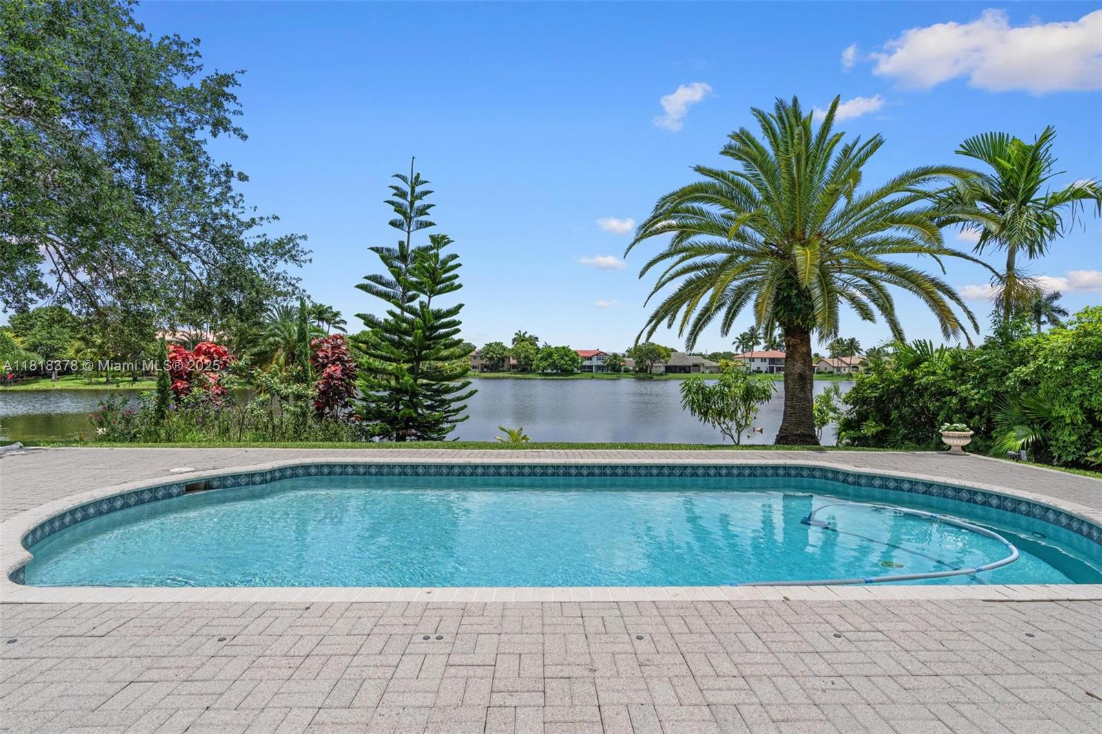 CHAPEL TRAIL REPLAT SECTI - Residential
