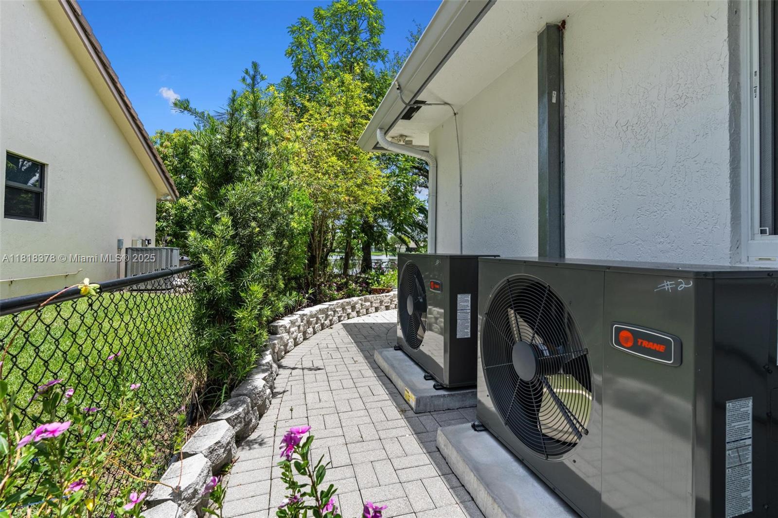 CHAPEL TRAIL REPLAT SECTI - Residential