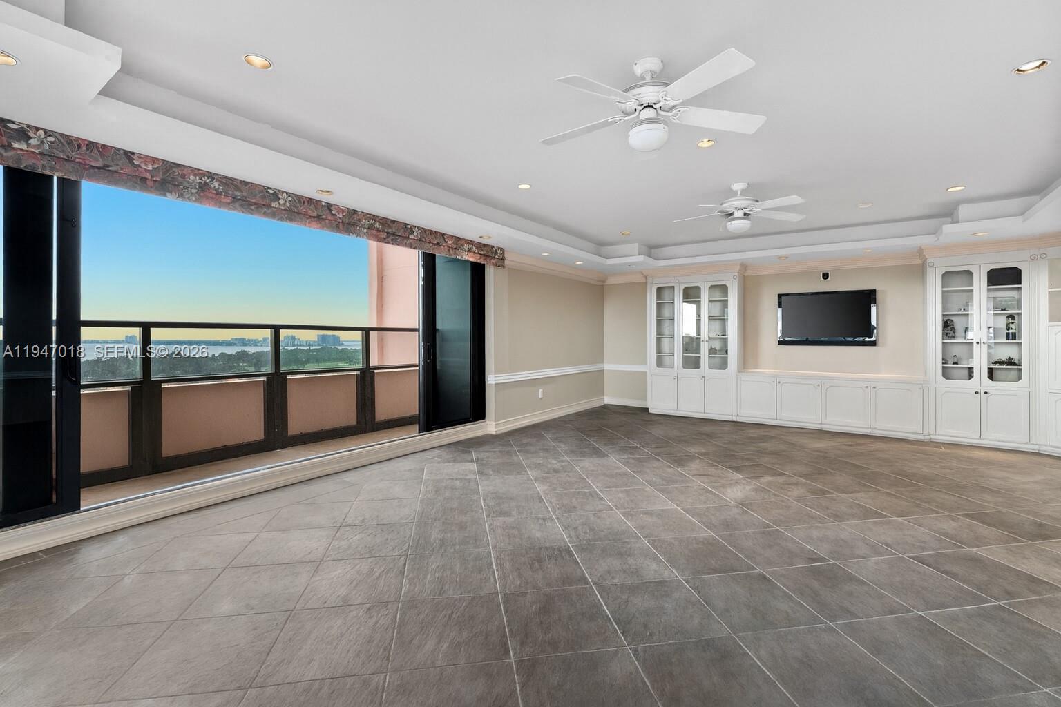 THE ALEXANDER CONDO - Residential