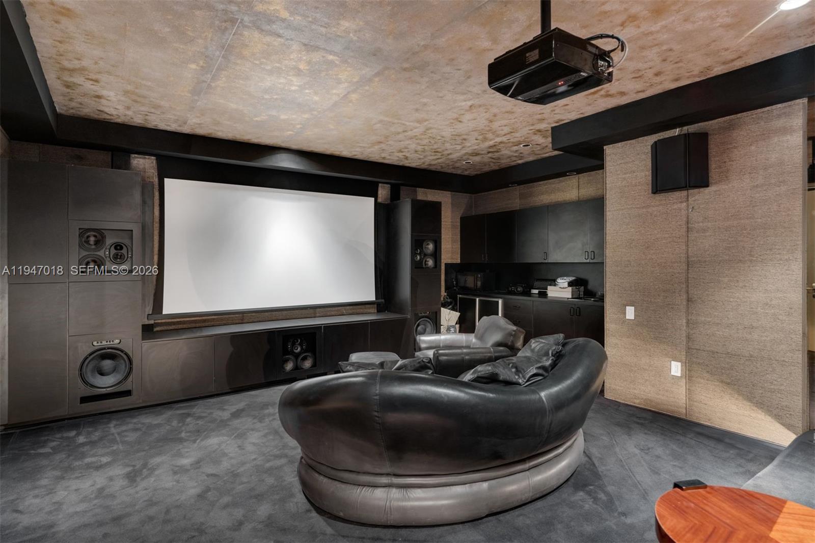 THE ALEXANDER CONDO - Residential