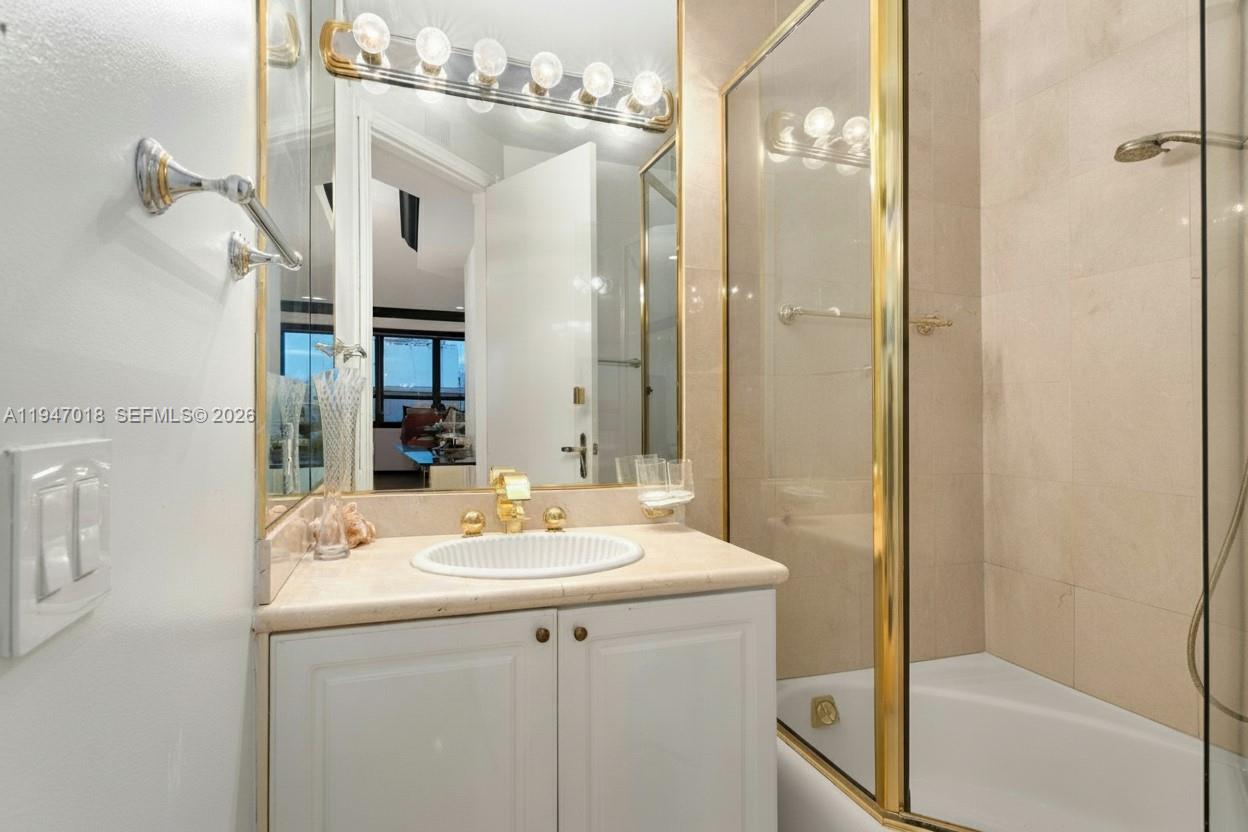 THE ALEXANDER CONDO - Residential