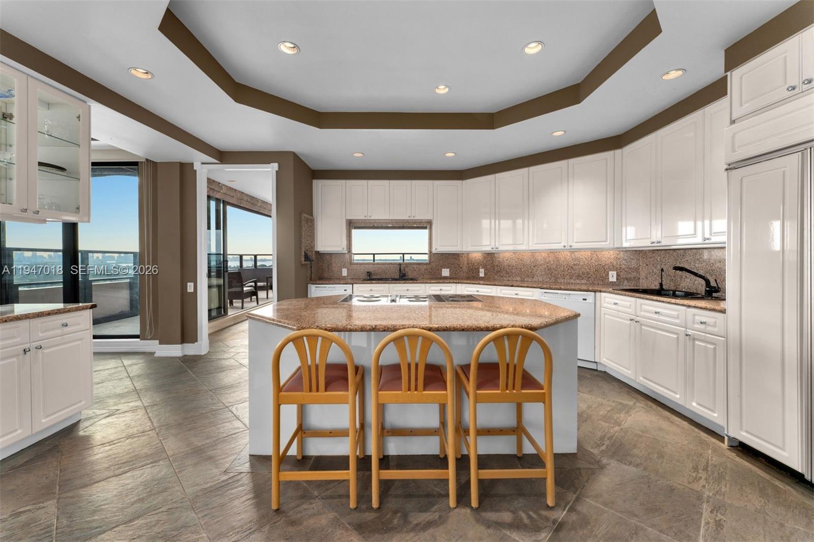 THE ALEXANDER CONDO - Residential