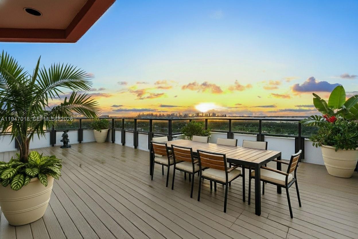 THE ALEXANDER CONDO - Residential