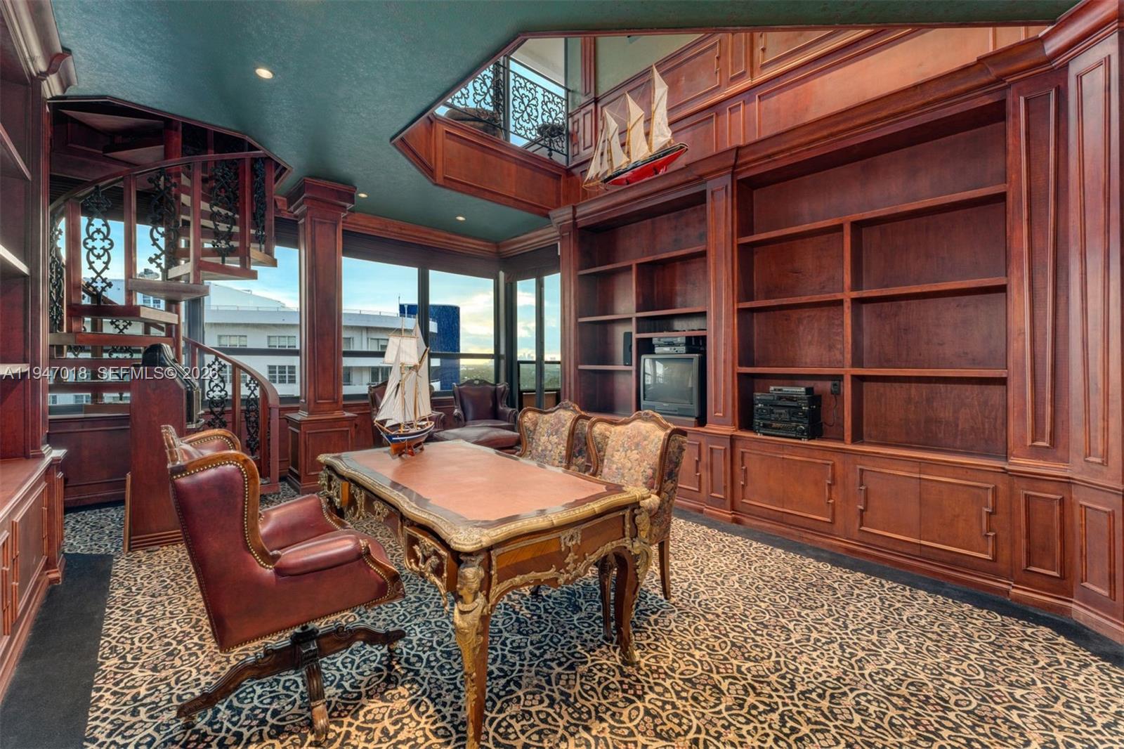 THE ALEXANDER CONDO - Residential