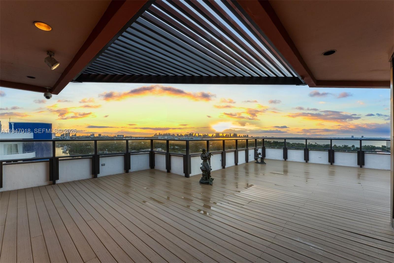 THE ALEXANDER CONDO - Residential