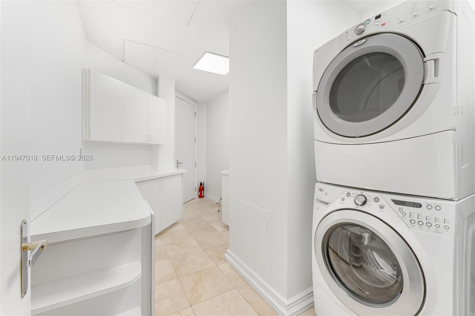 THE ALEXANDER CONDO - Residential