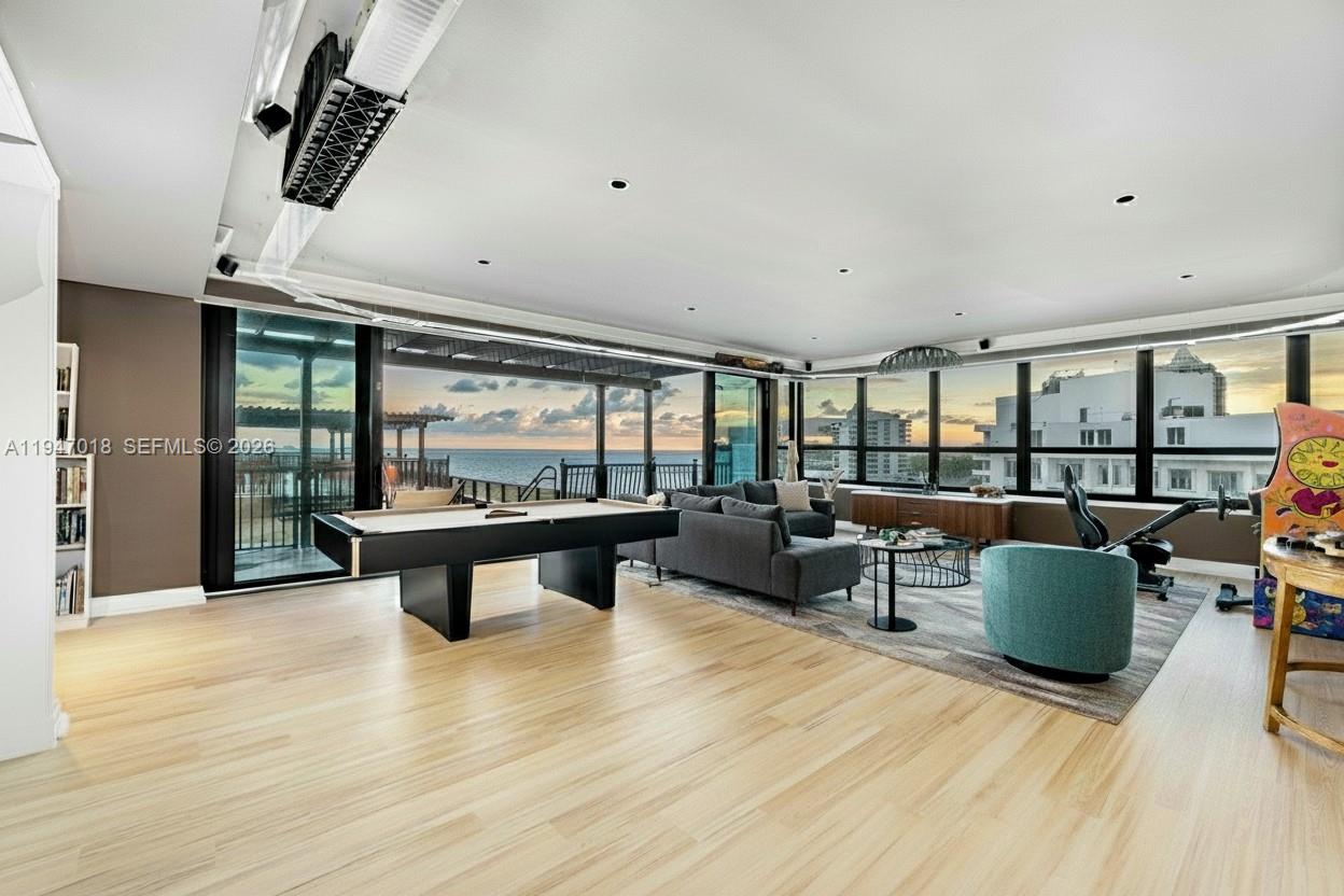 THE ALEXANDER CONDO - Residential