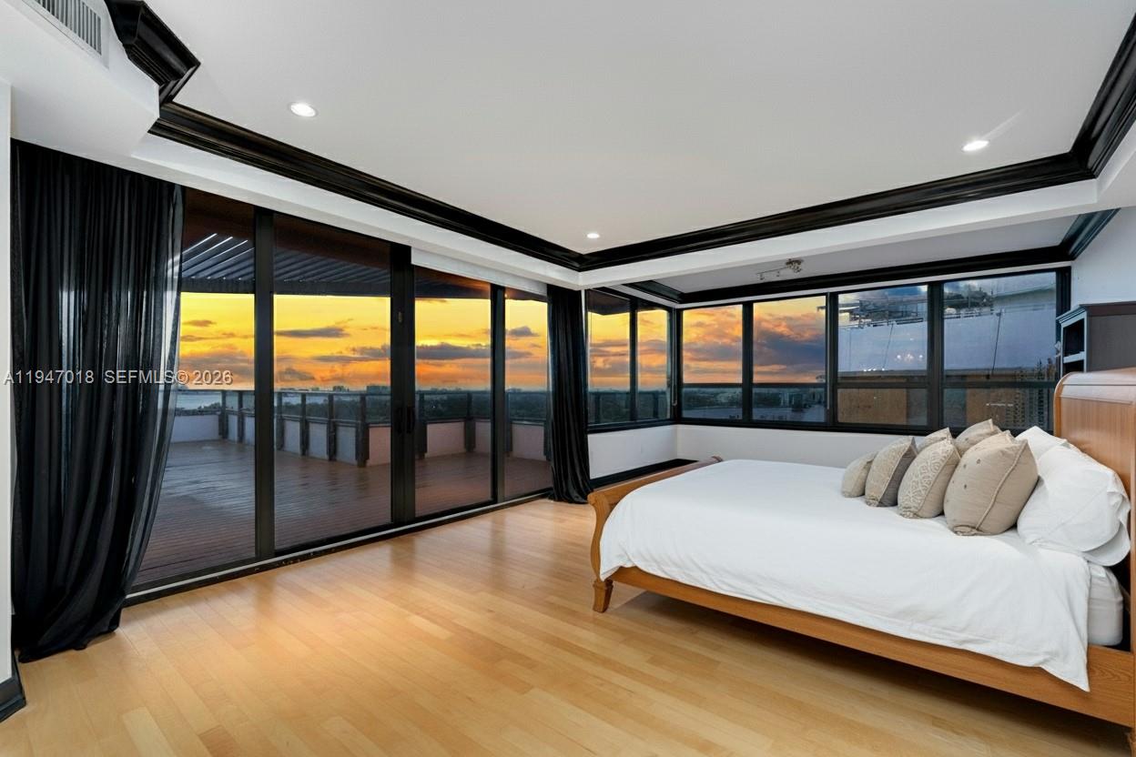 THE ALEXANDER CONDO - Residential