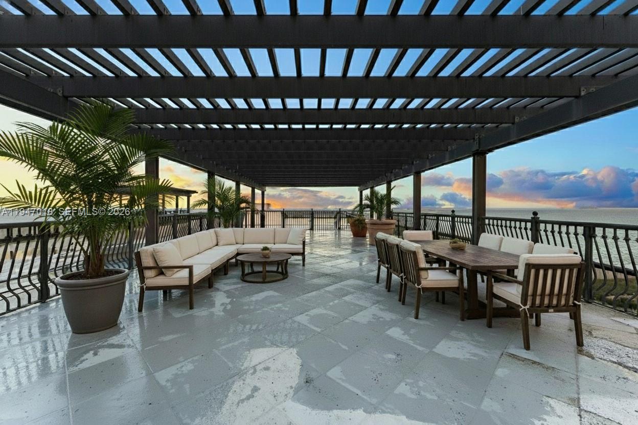 THE ALEXANDER CONDO - Residential