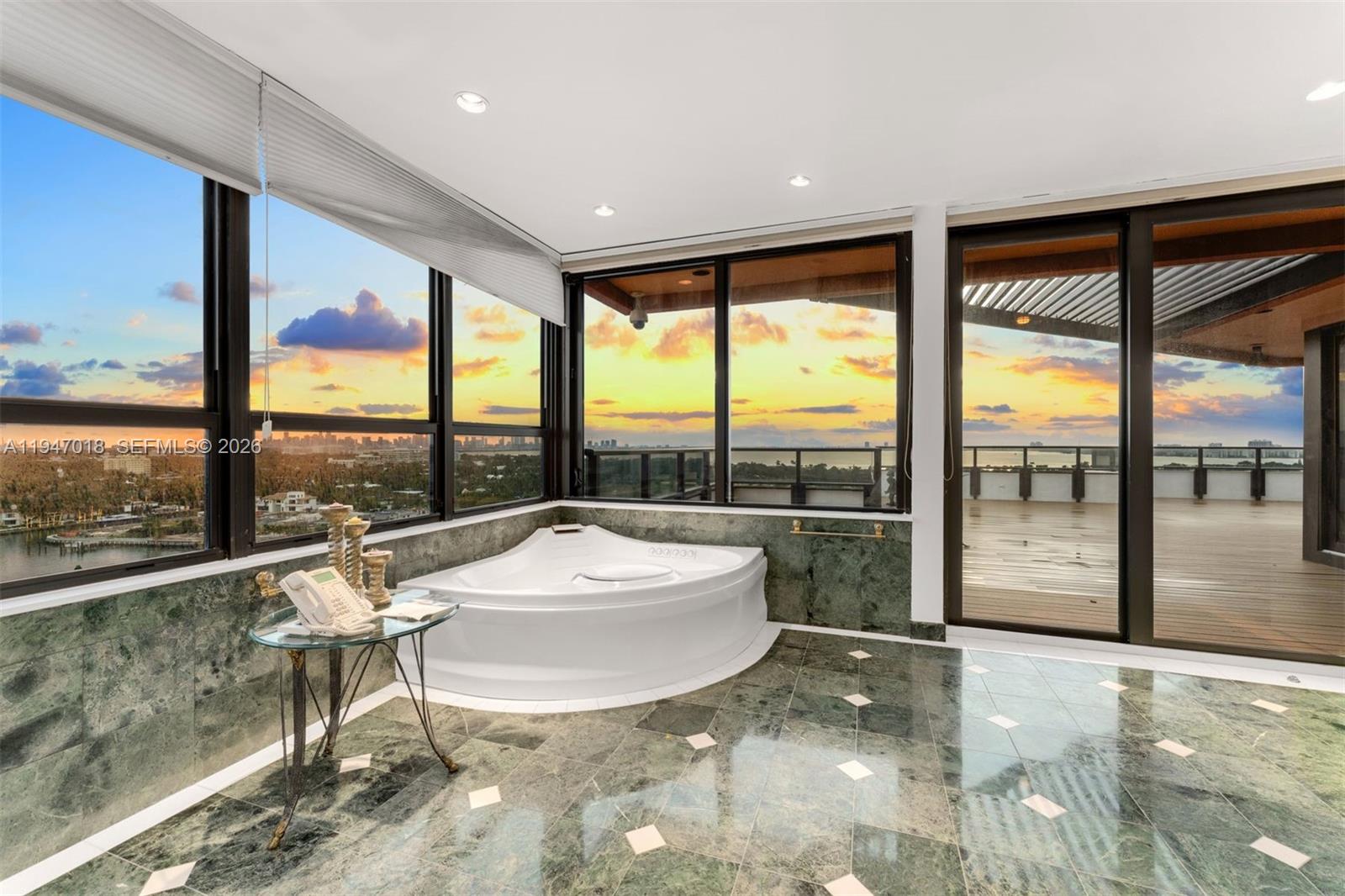 THE ALEXANDER CONDO - Residential