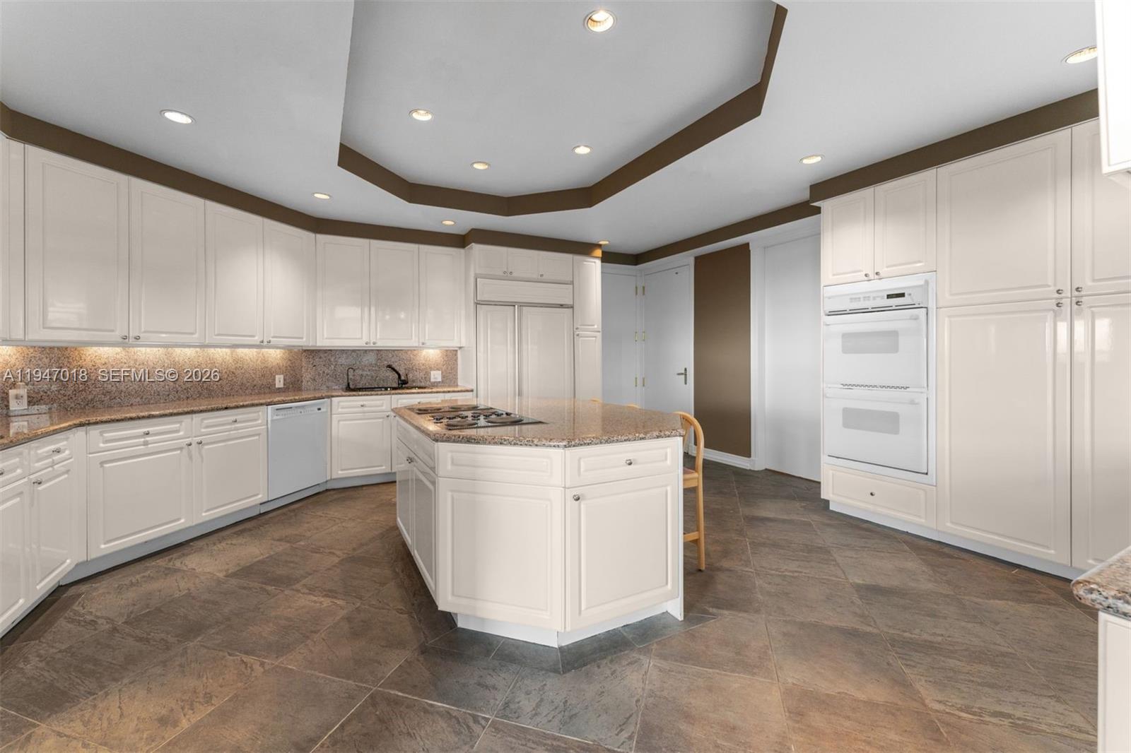 THE ALEXANDER CONDO - Residential