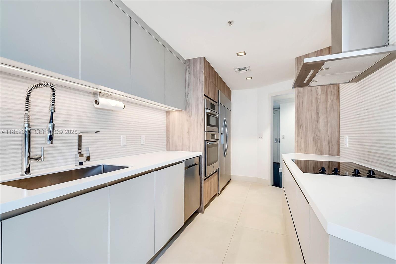 THREE TEQUESTA POINT COND - Residential