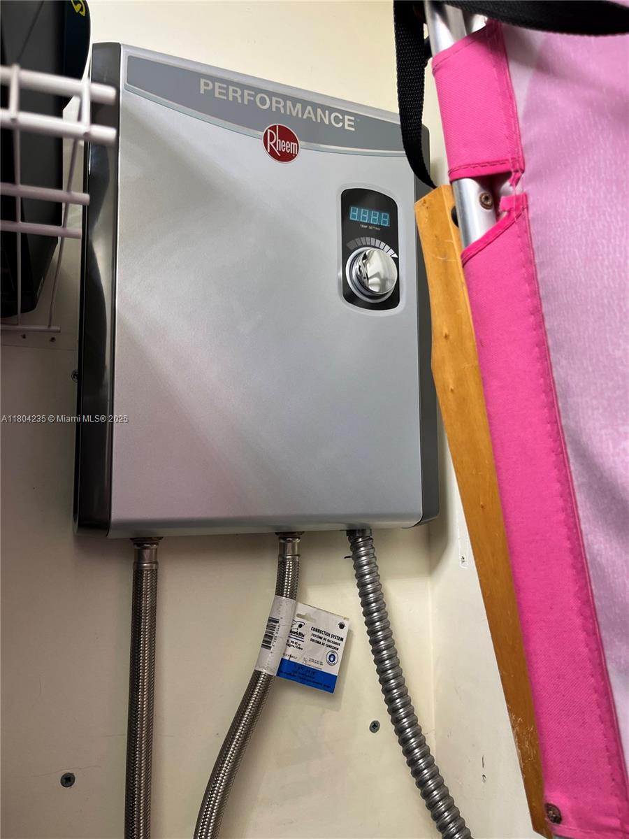 OXFORD TOWERS CONDO - Residential