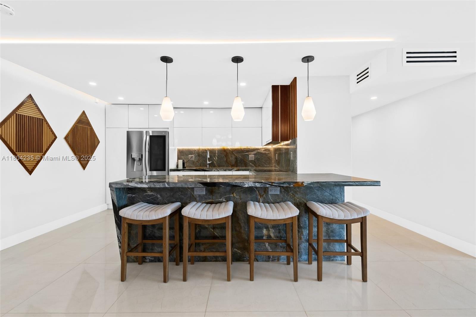 OXFORD TOWERS CONDO - Residential