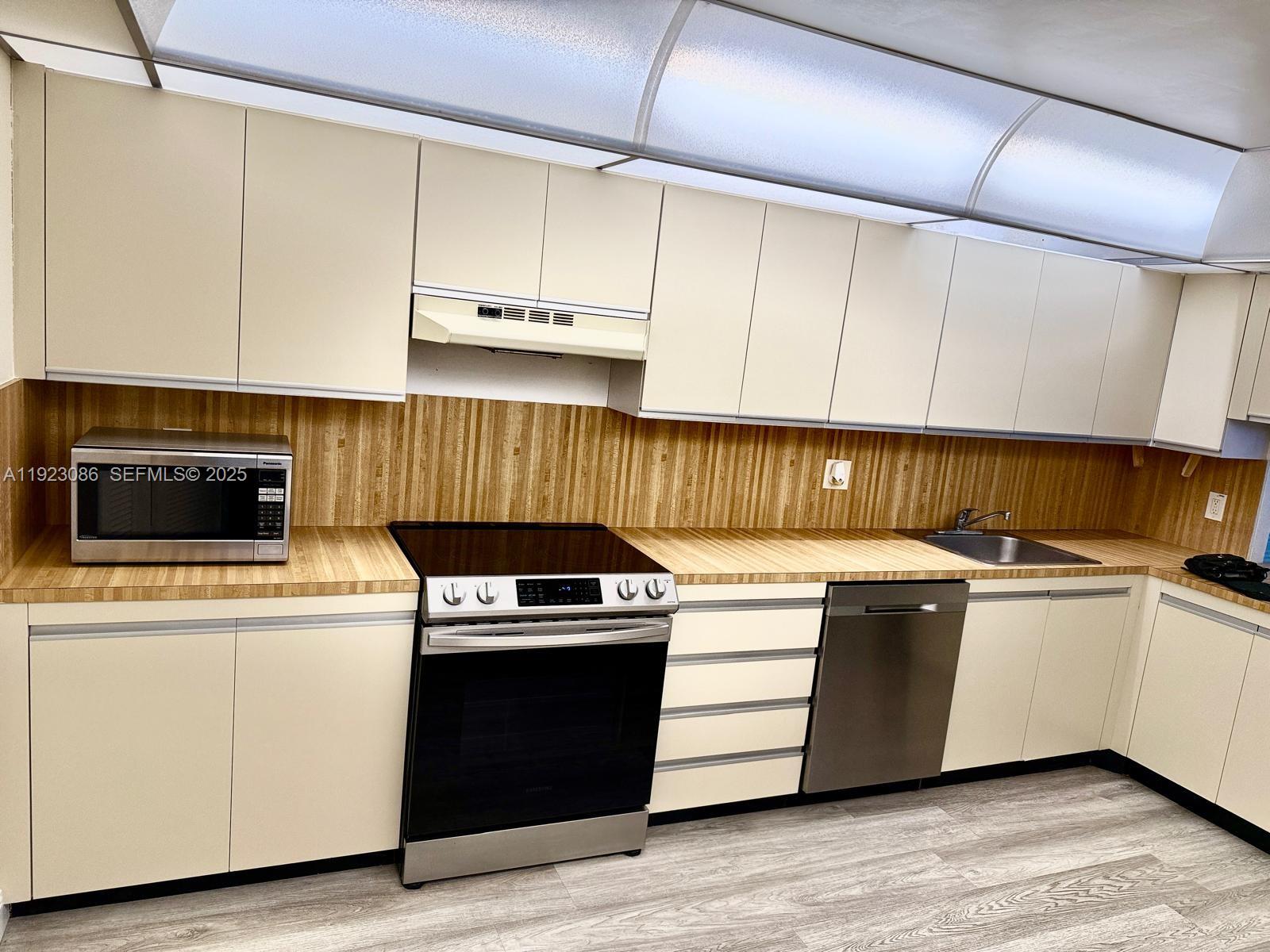 OLYMPUS CONDO PHASE - Residential