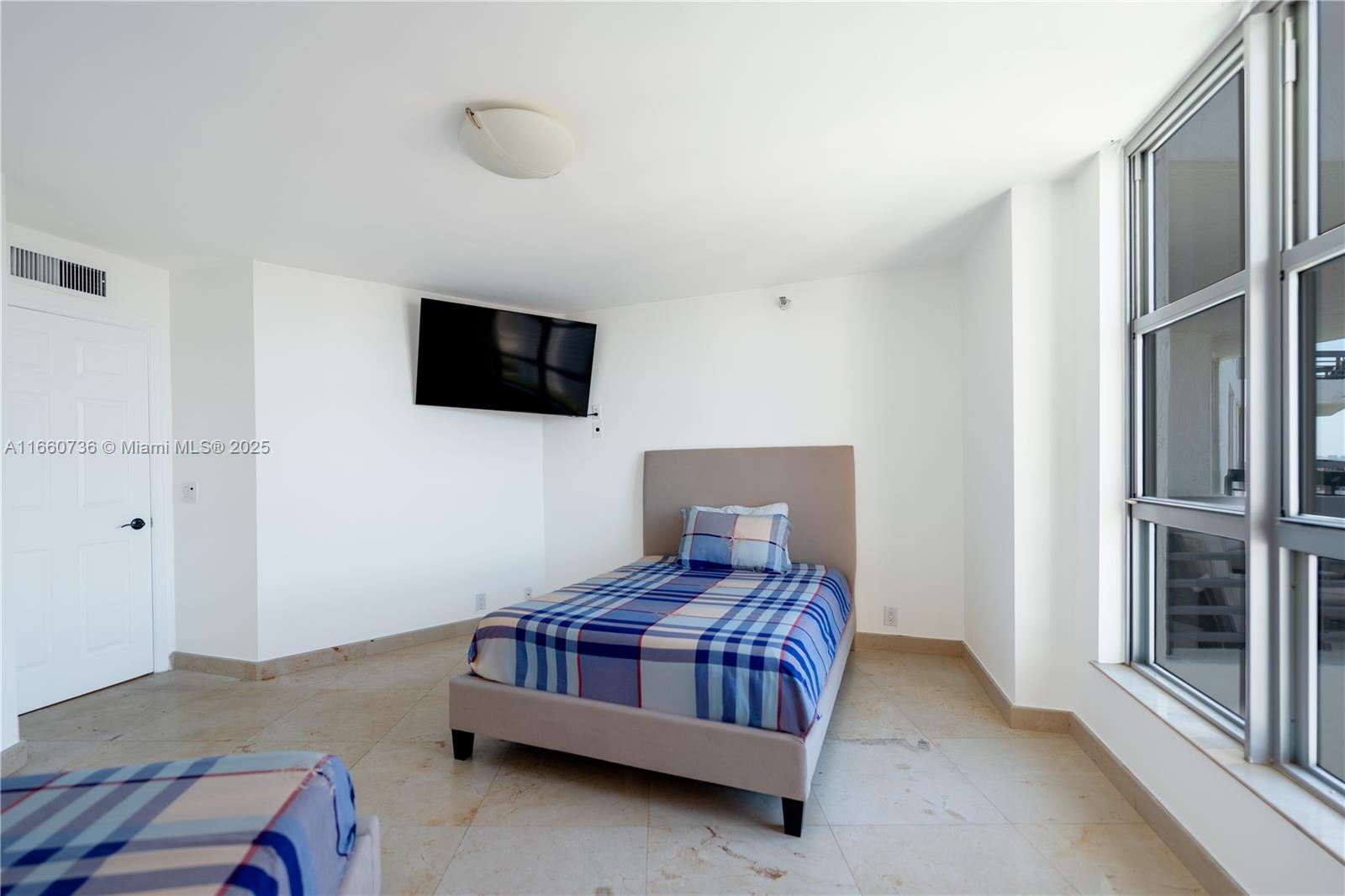 MYSTIC POINTE TOWER 400 C - Residential