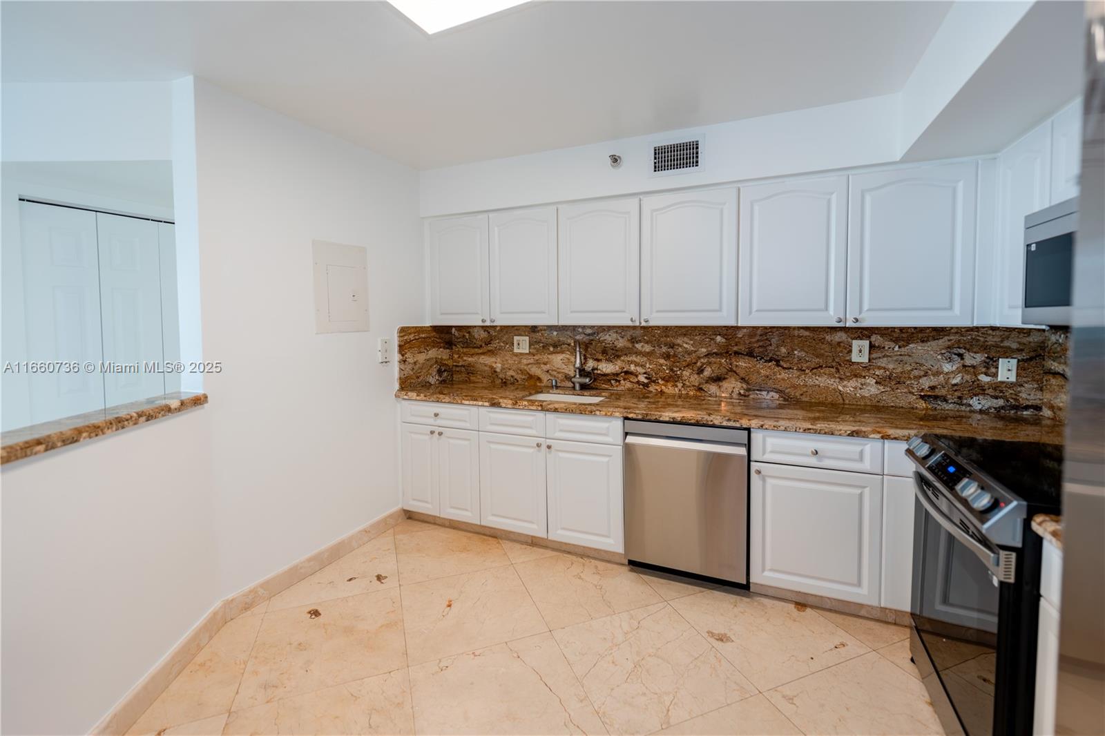 MYSTIC POINTE TOWER 400 C - Residential