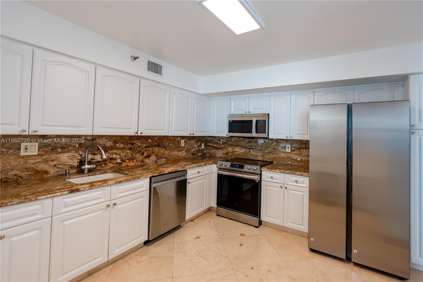 MYSTIC POINTE TOWER 400 C - Residential