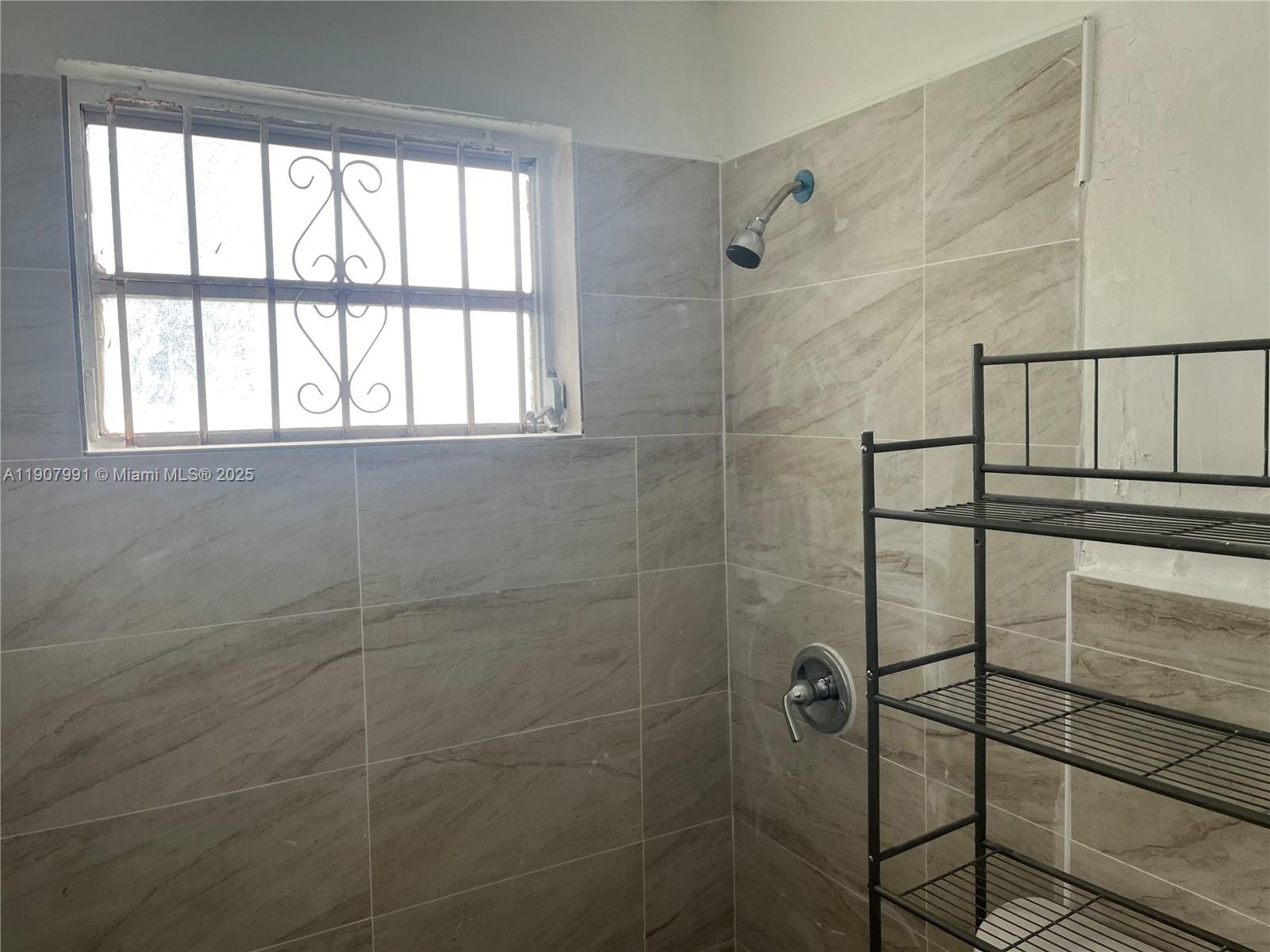 VENETIAN GARDENS ACRESPB - Residential Lease